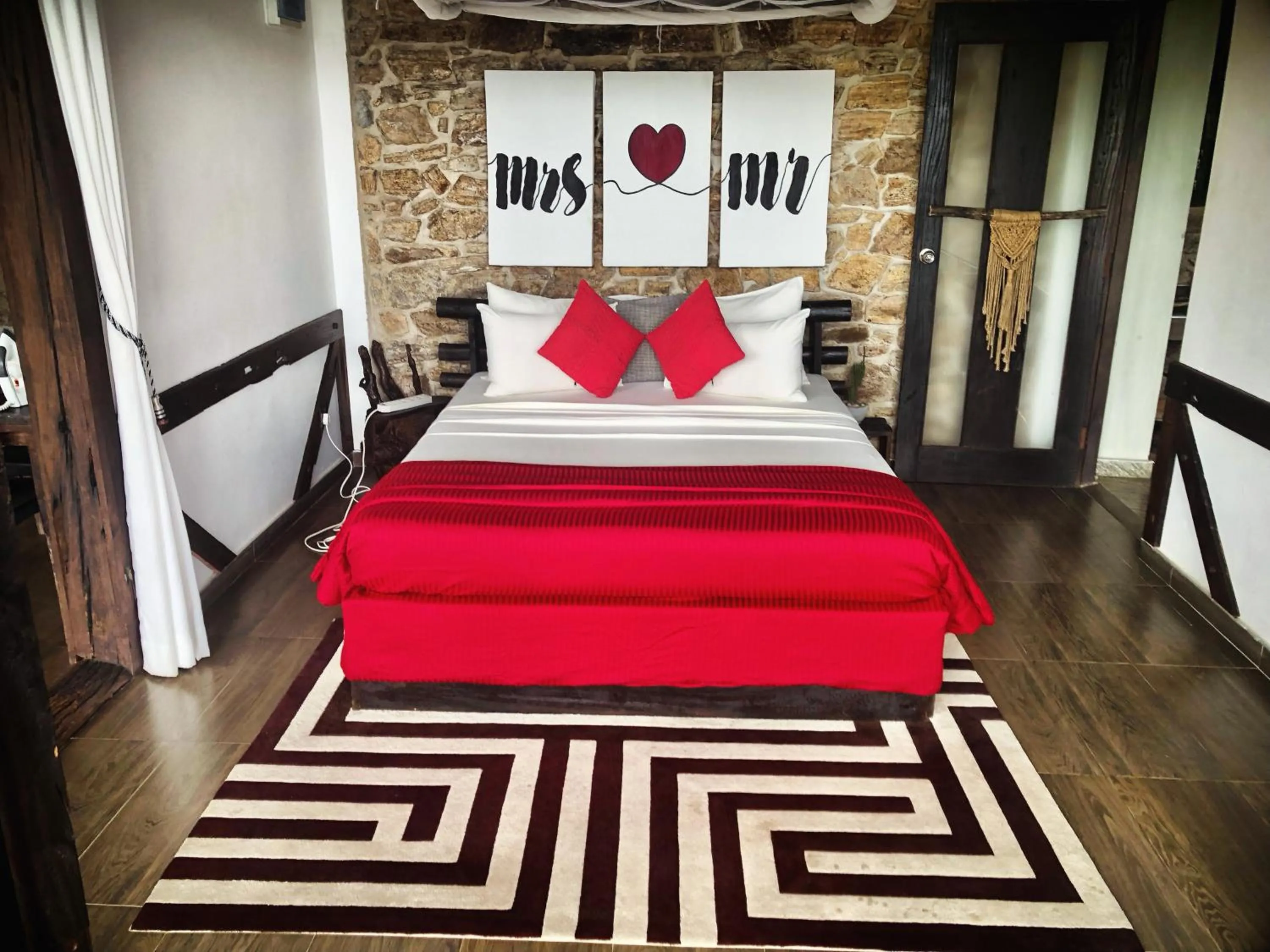 Romance in Ella