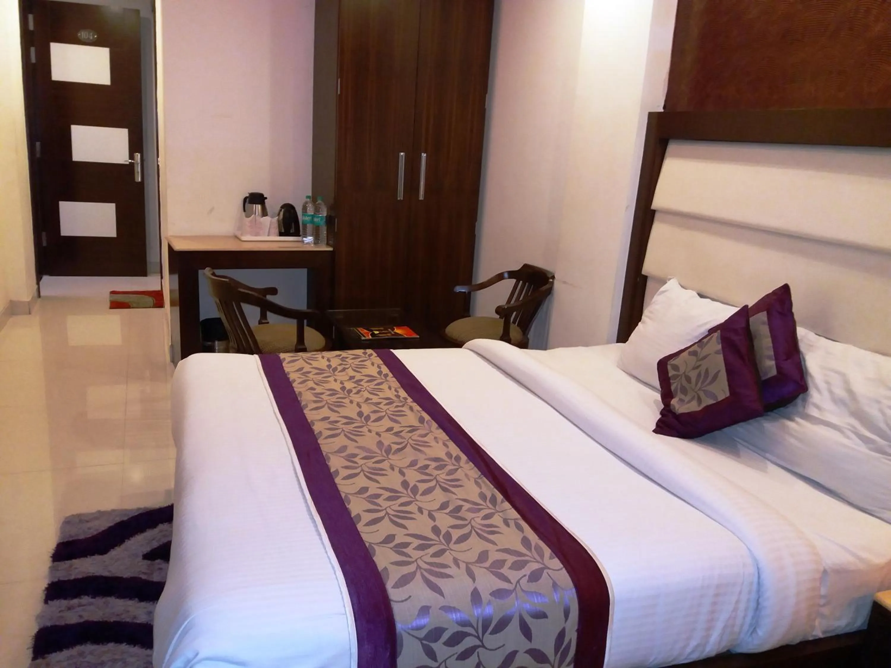 Bedroom in Hotel Station View Opposite New Delhi Railway
