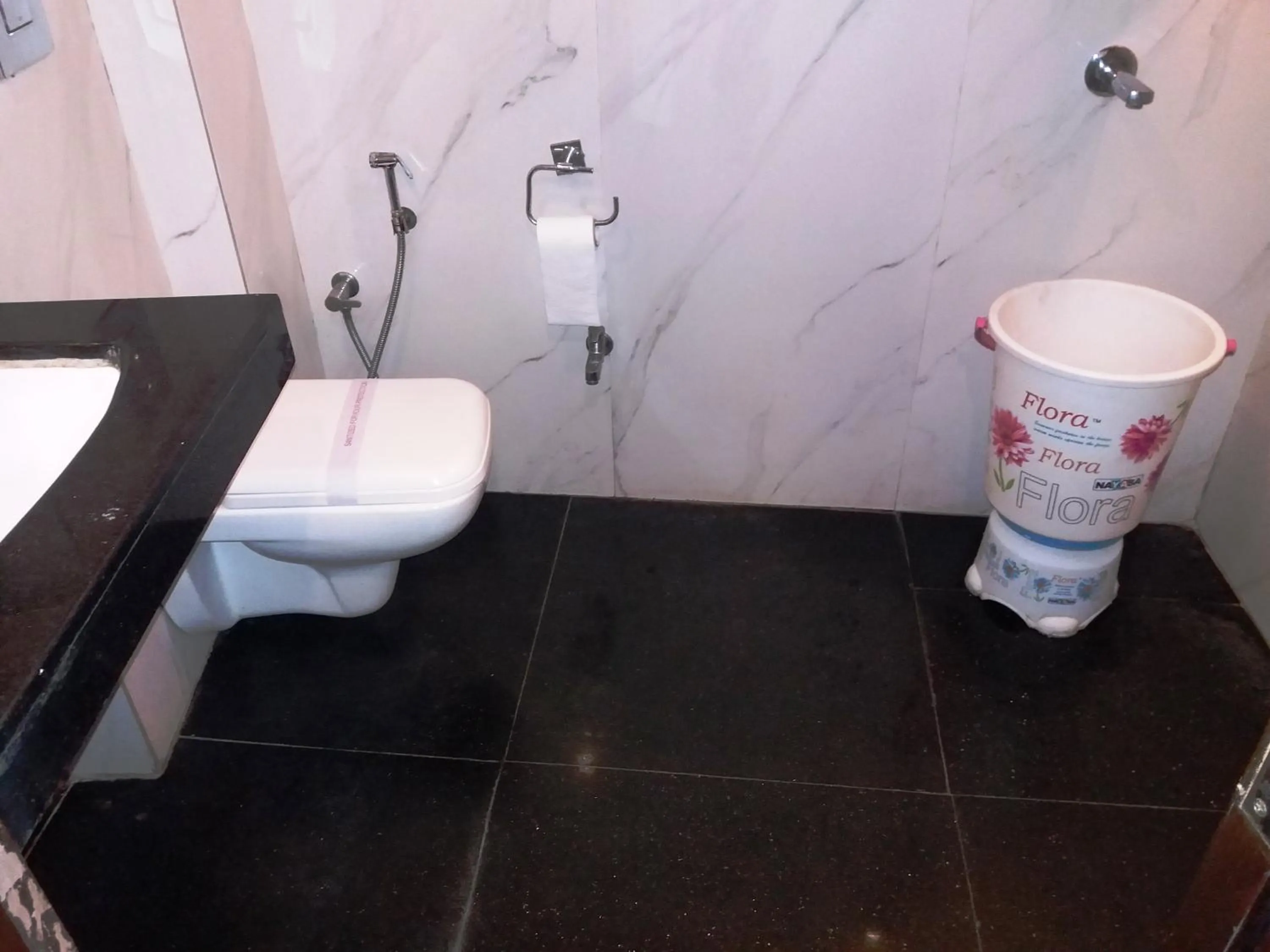 Bathroom in Hotel Station View Opposite New Delhi Railway