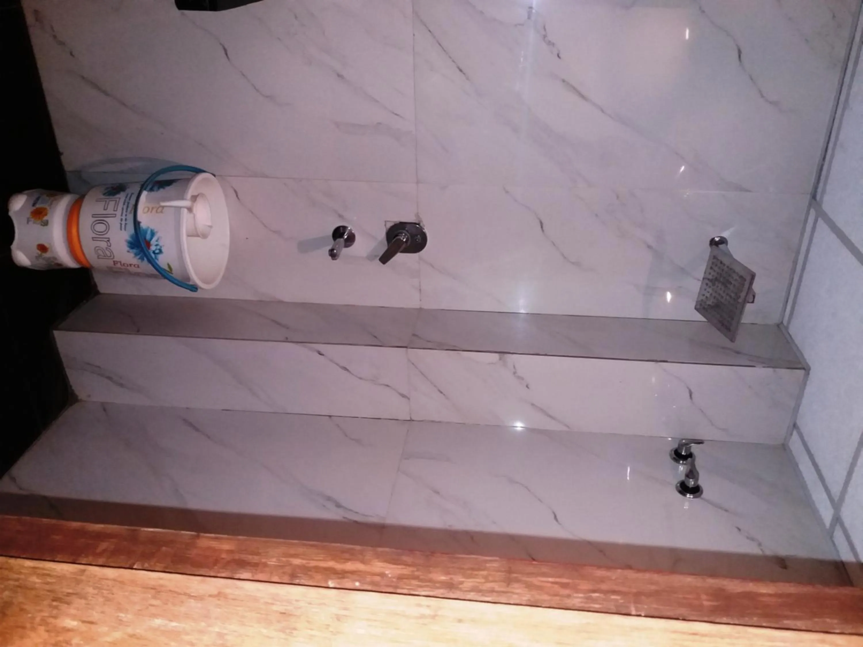 Bathroom in Hotel Station View Opposite New Delhi Railway