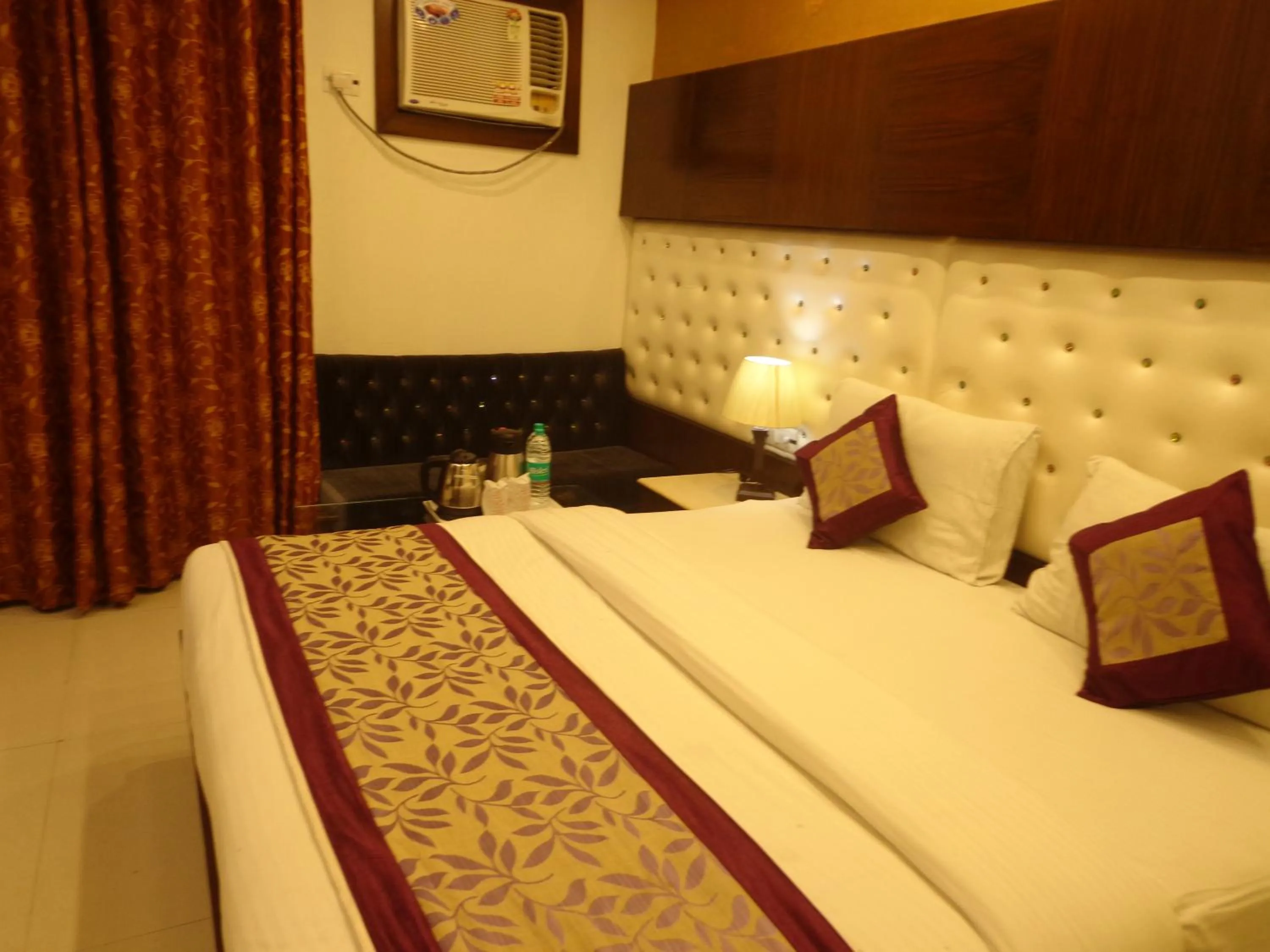 Bedroom in Hotel Station View Opposite New Delhi Railway