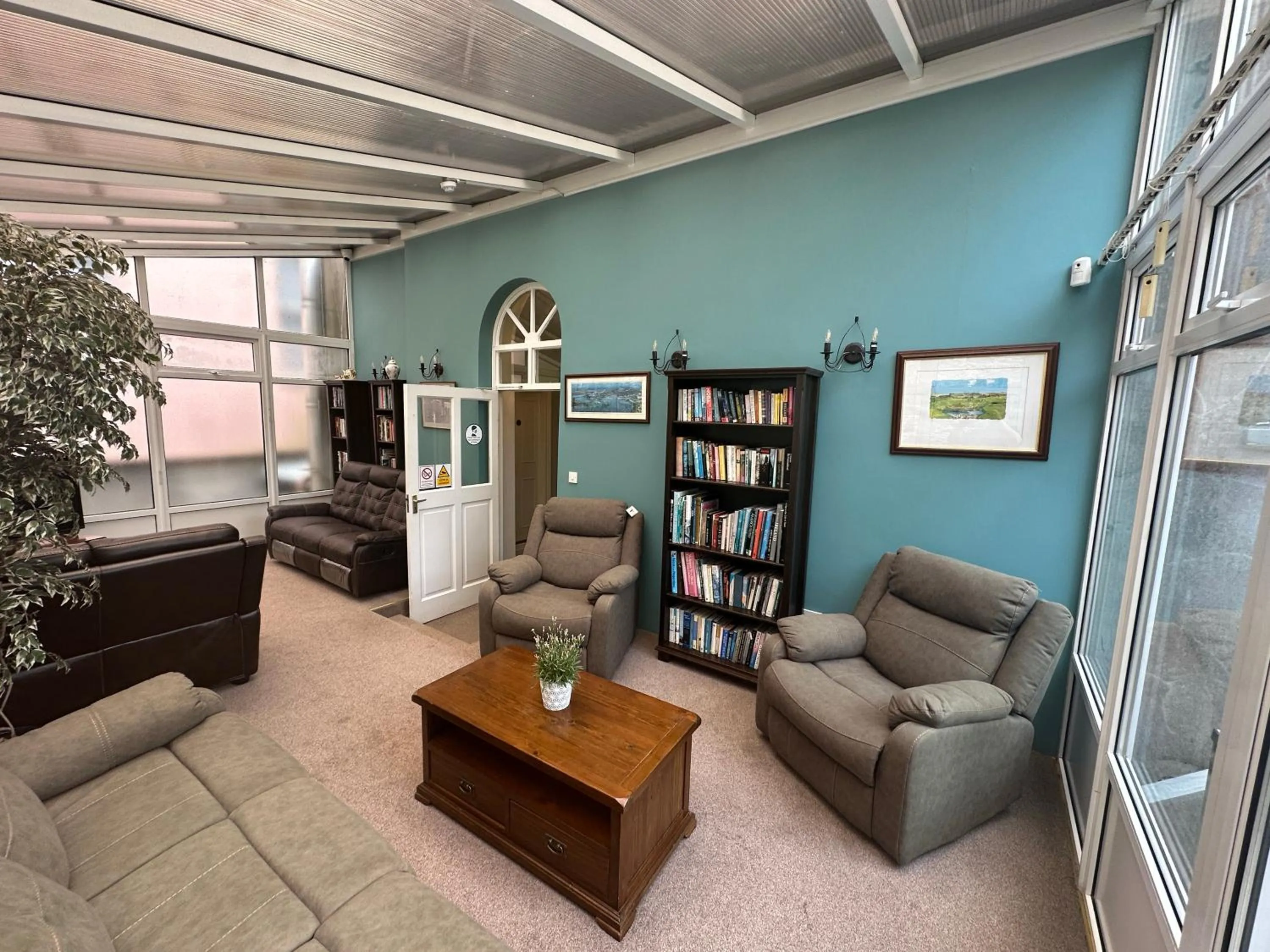 Communal lounge/ TV room in Long Quay House