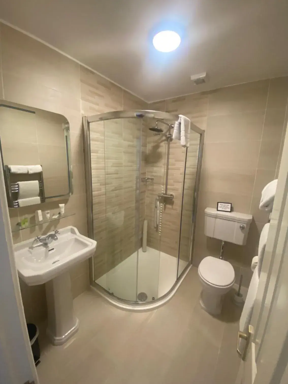 Double Room in Long Quay House Double Room in Long Quay House