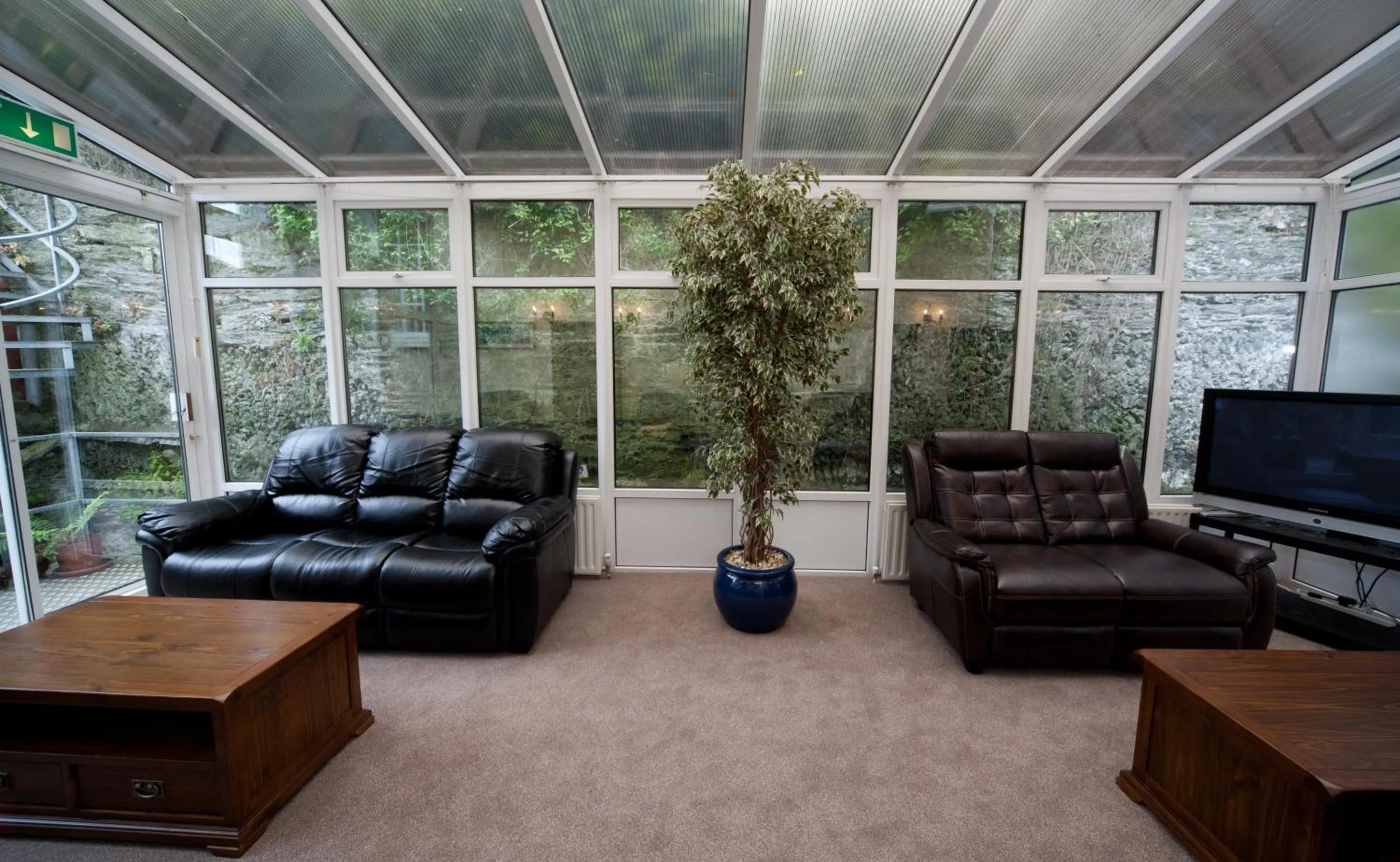 Communal lounge/ TV room in Long Quay House