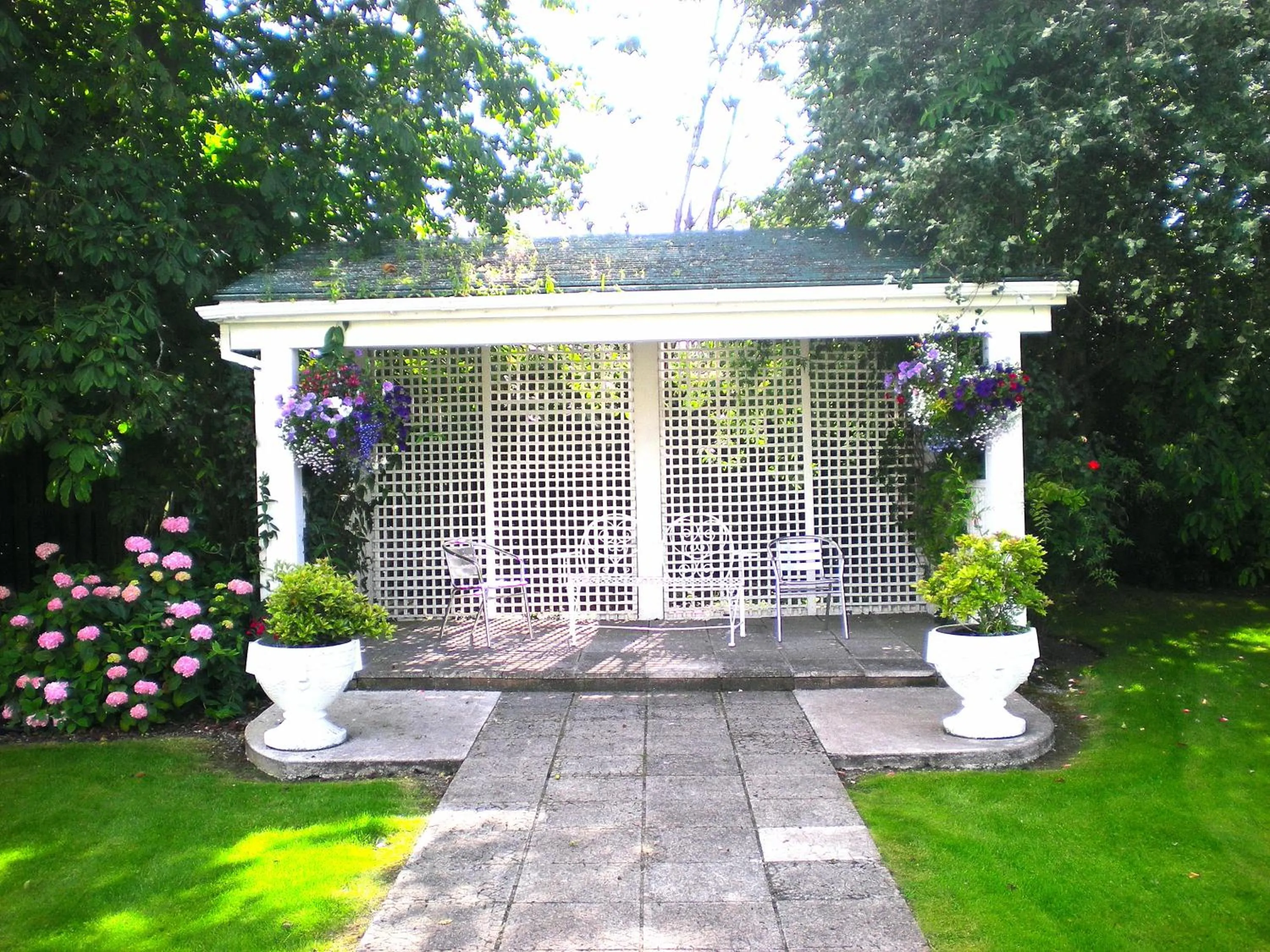 Patio in Templemore Arms Hotel