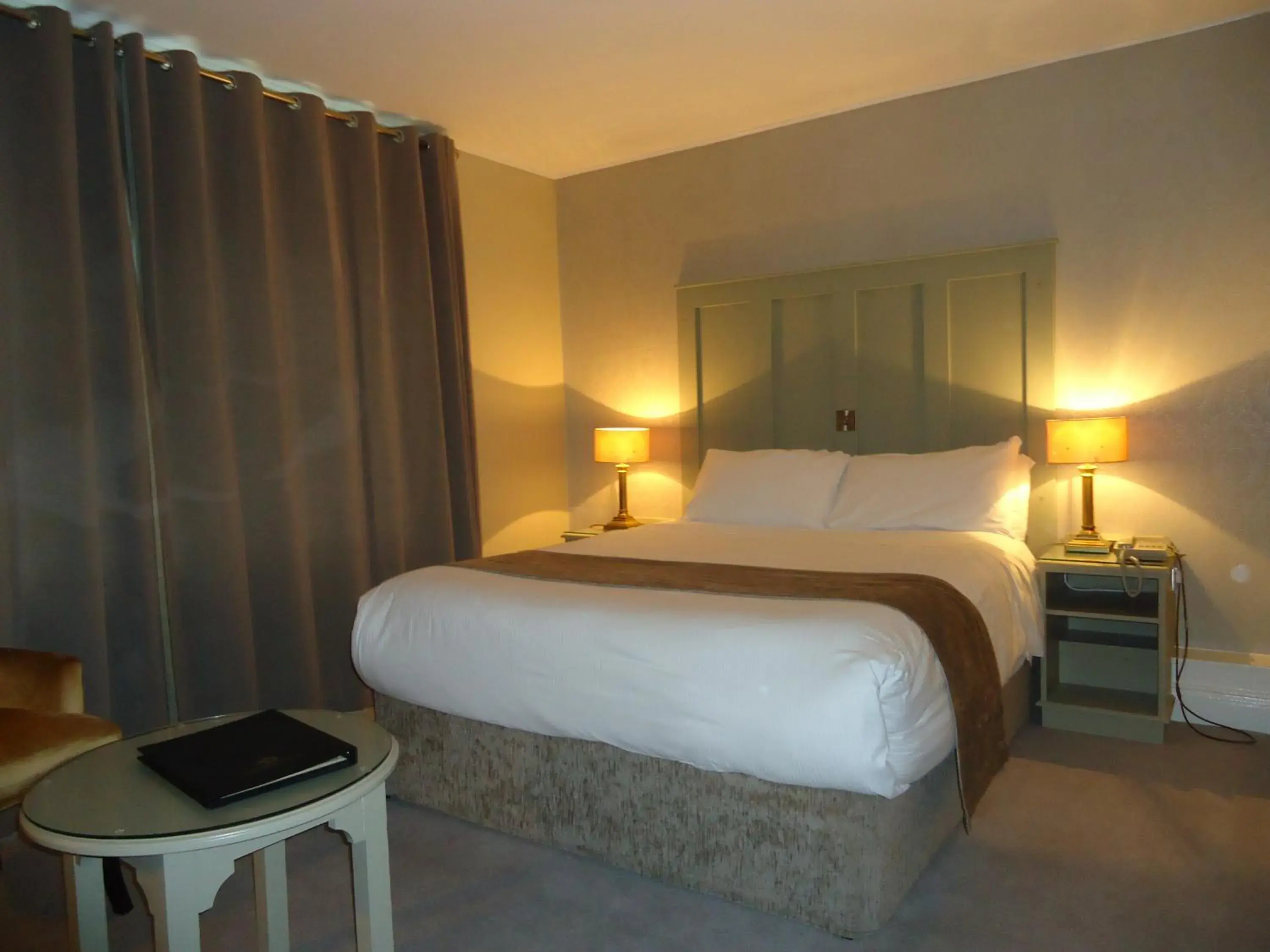 Double Room in Templemore Arms Hotel Double Room in Templemore Arms Hotel