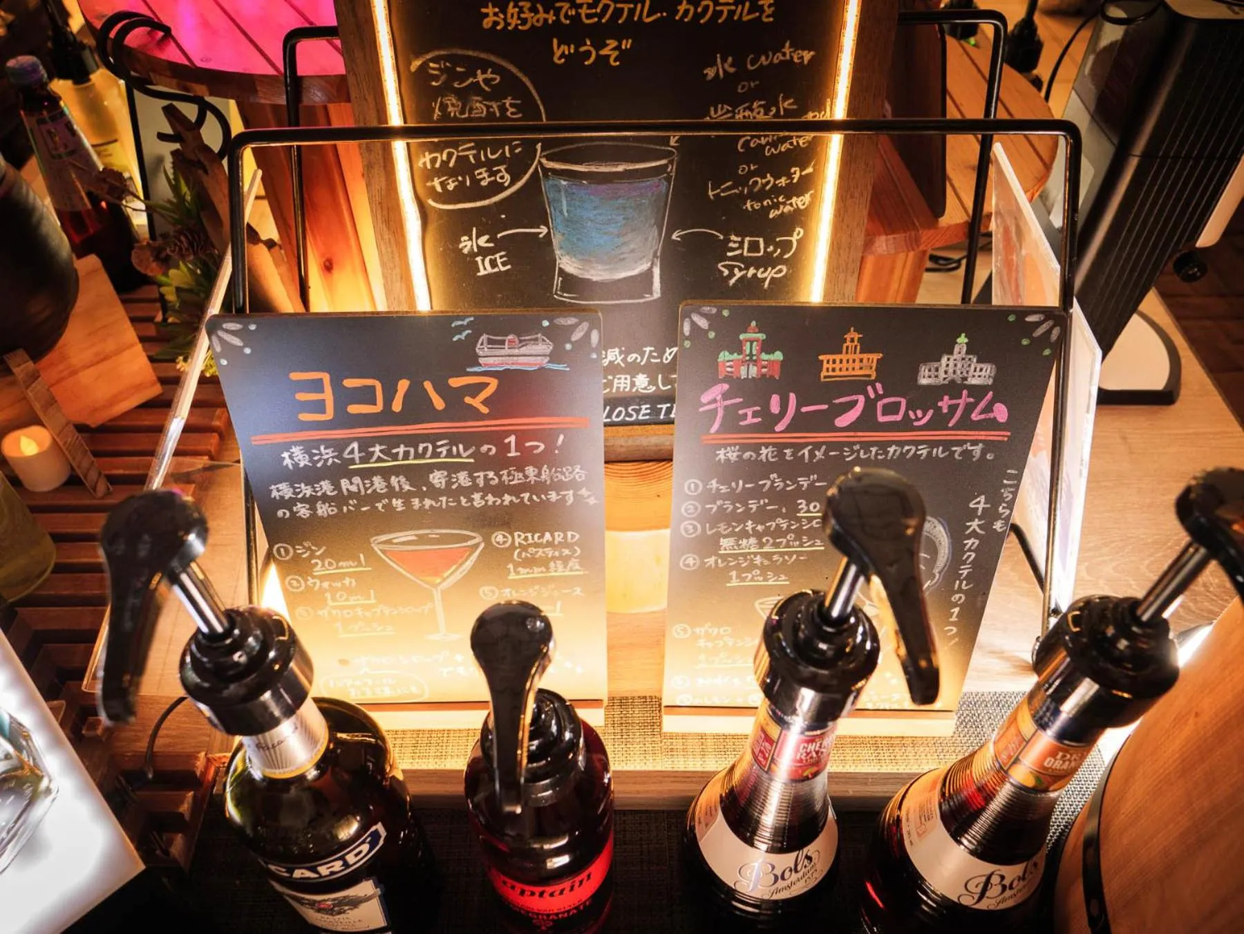 Lounge or bar in Super Hotel Yokohama Kannai