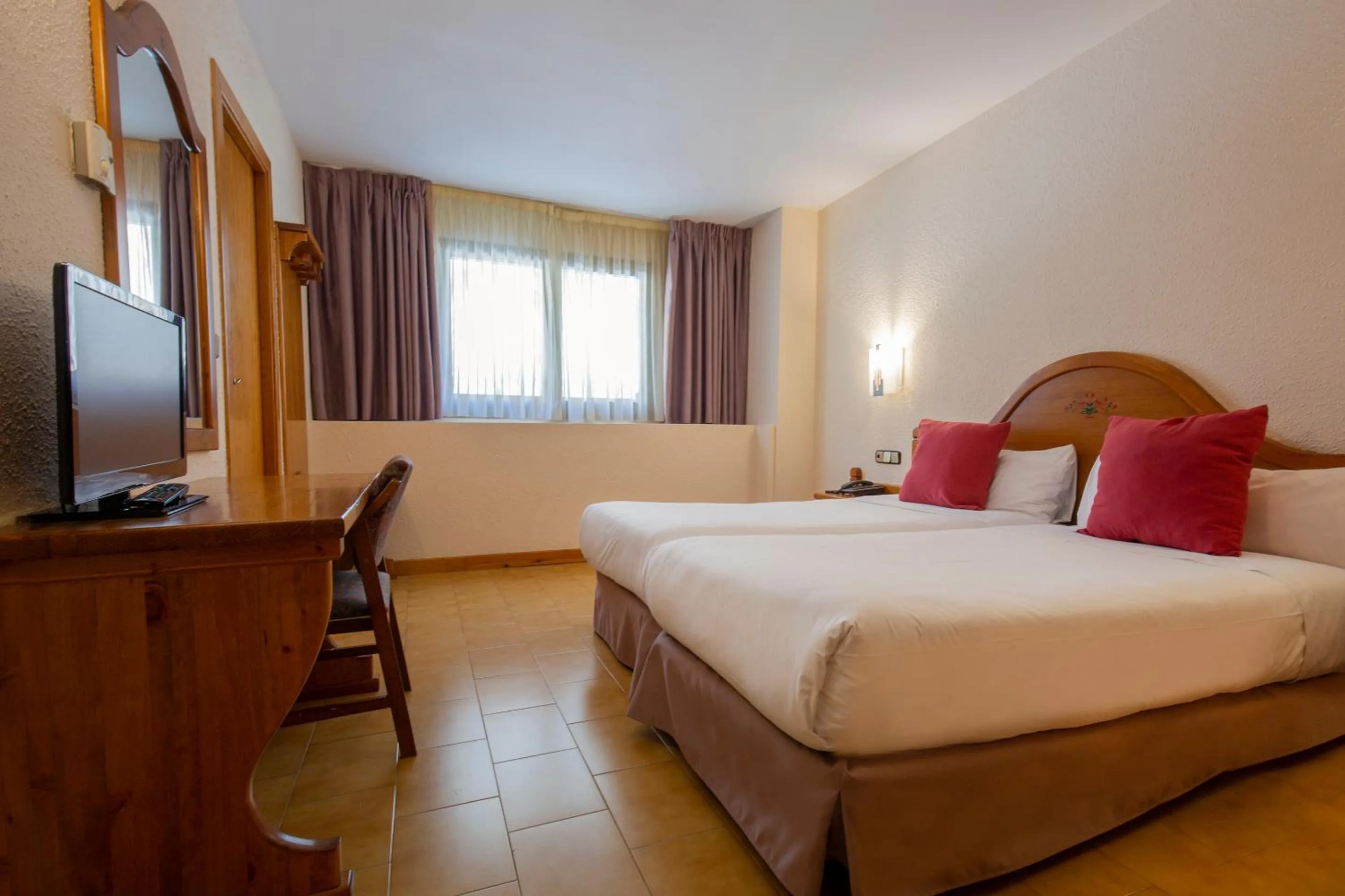 TV and multimedia, Bed in Hotel Sant Gothard by Nexta