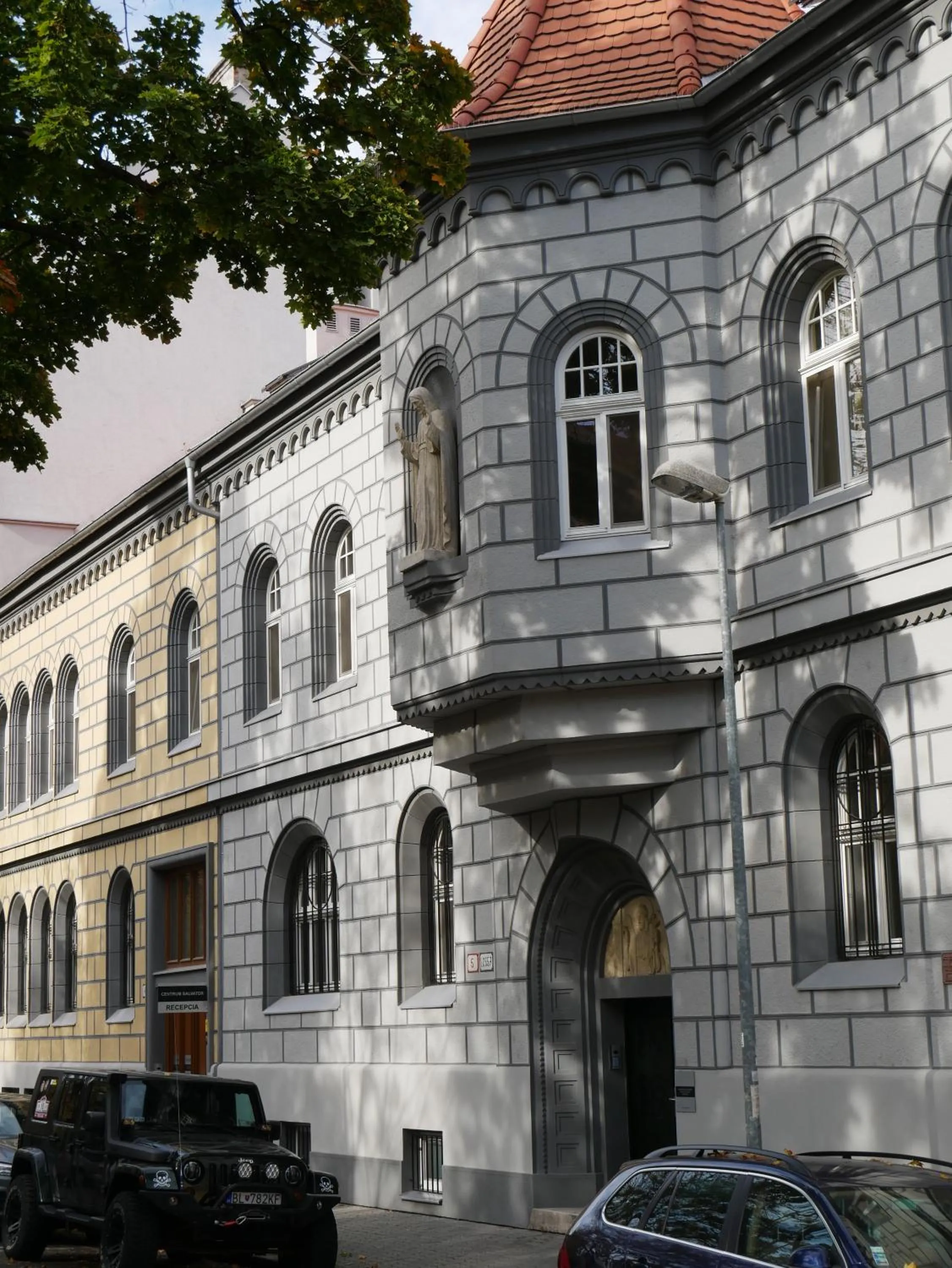 Facade/entrance in Centrum Salvator