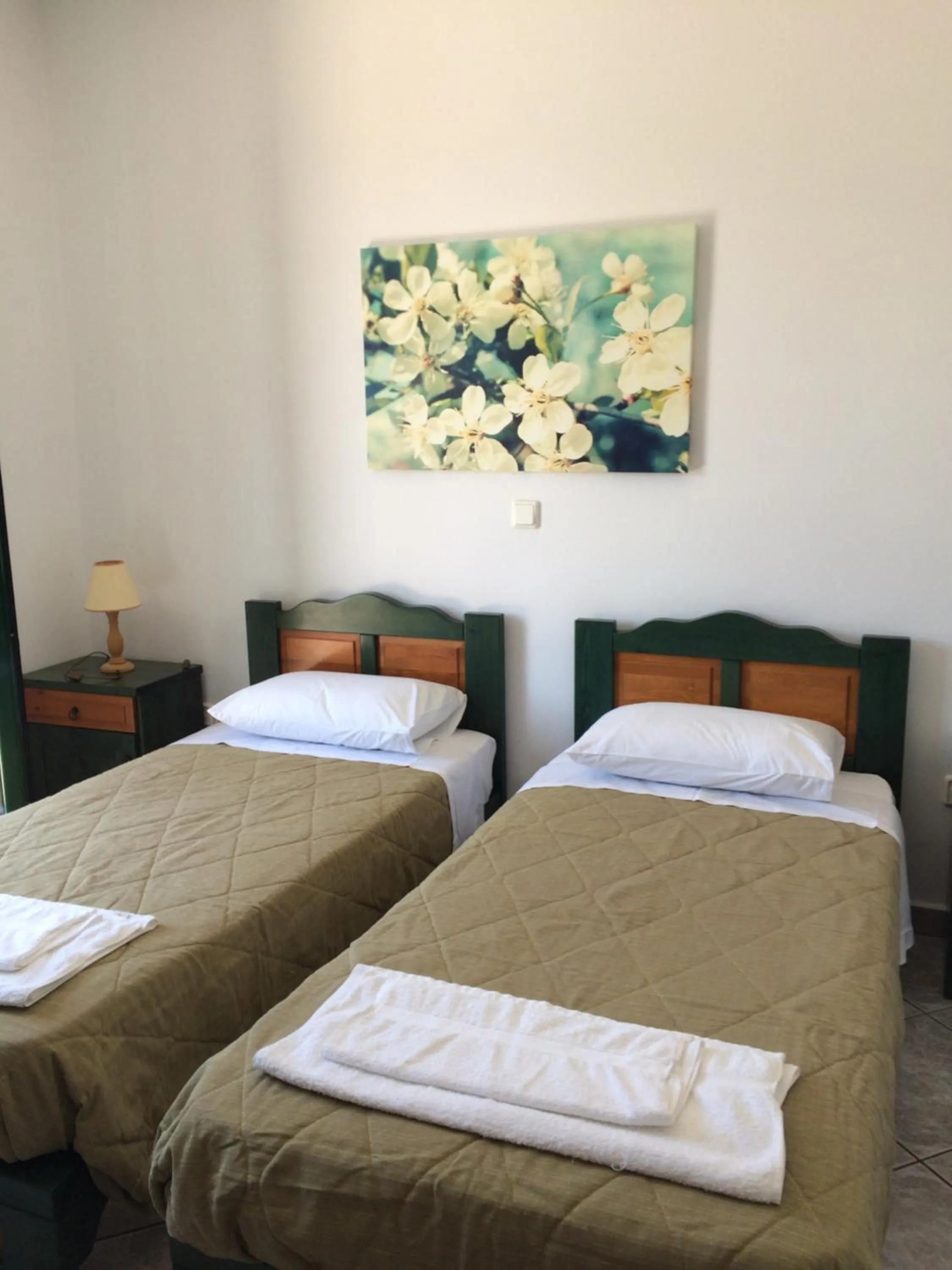 Photo of the whole room, Bed in Koukounaries Studios