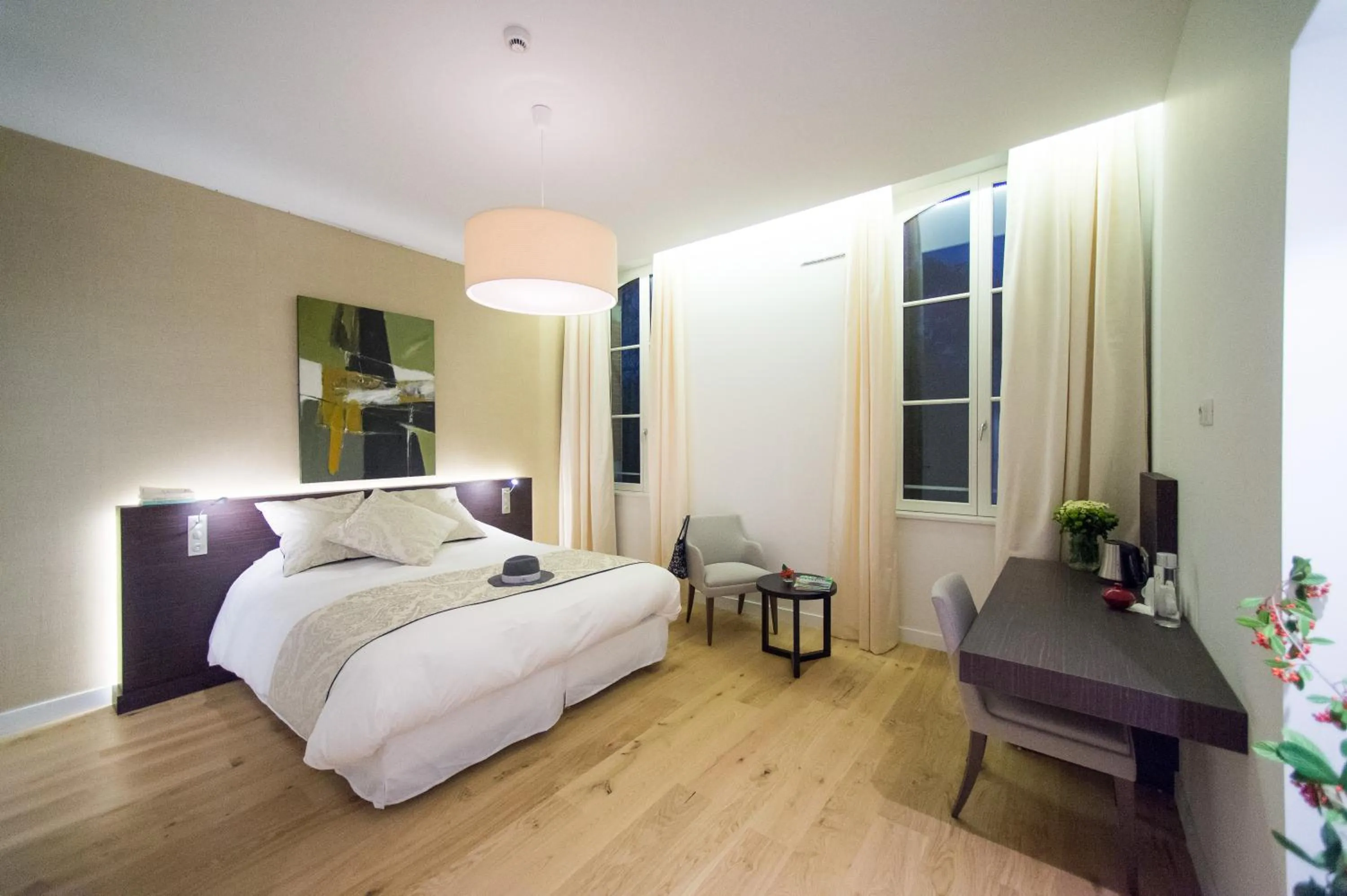 Bedroom, Bed in Best Western Premier Le Domaine de Montjoie