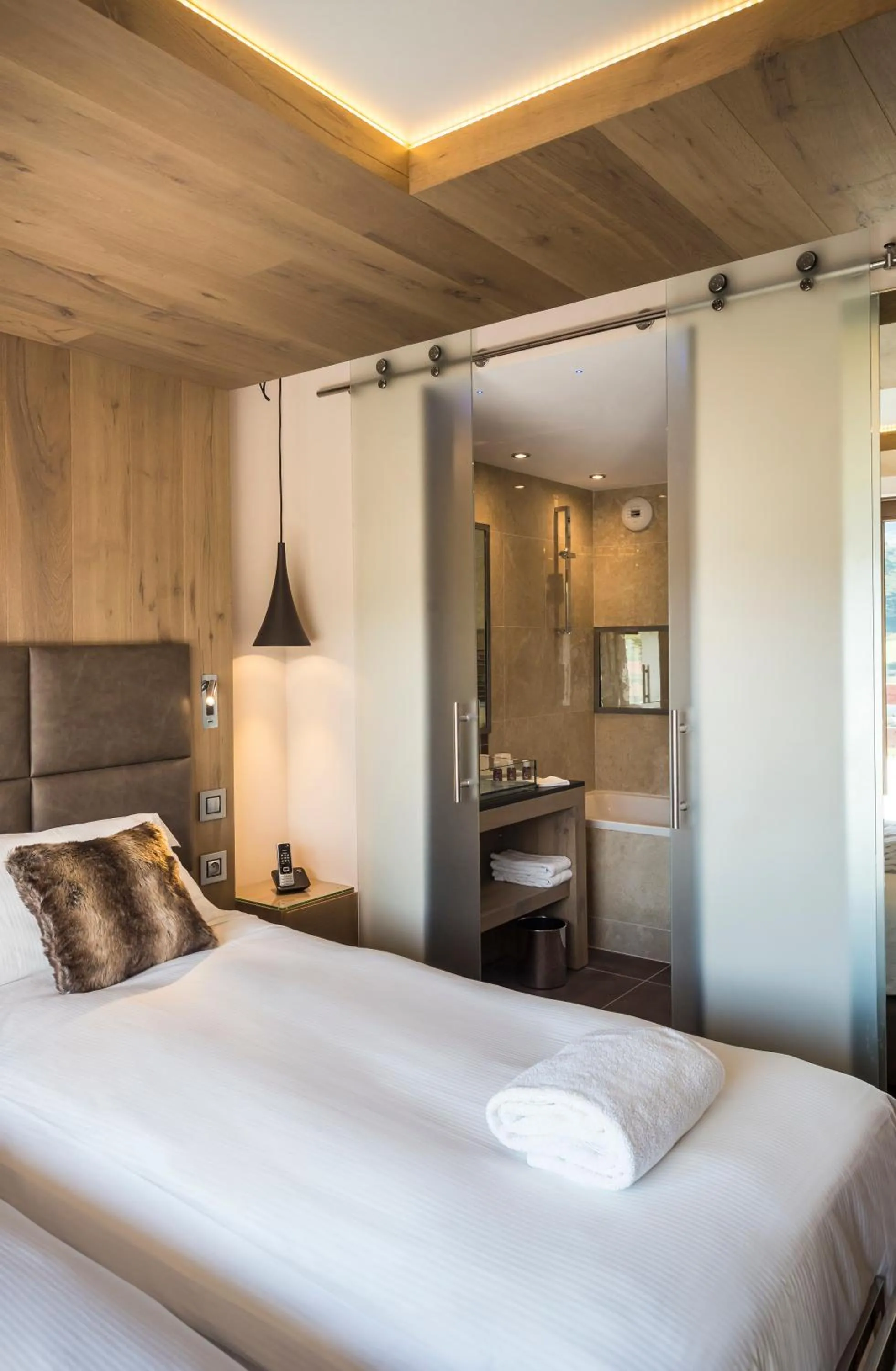 Bedroom, Bed in Hôtel Taj-I Mah by Les Etincelles