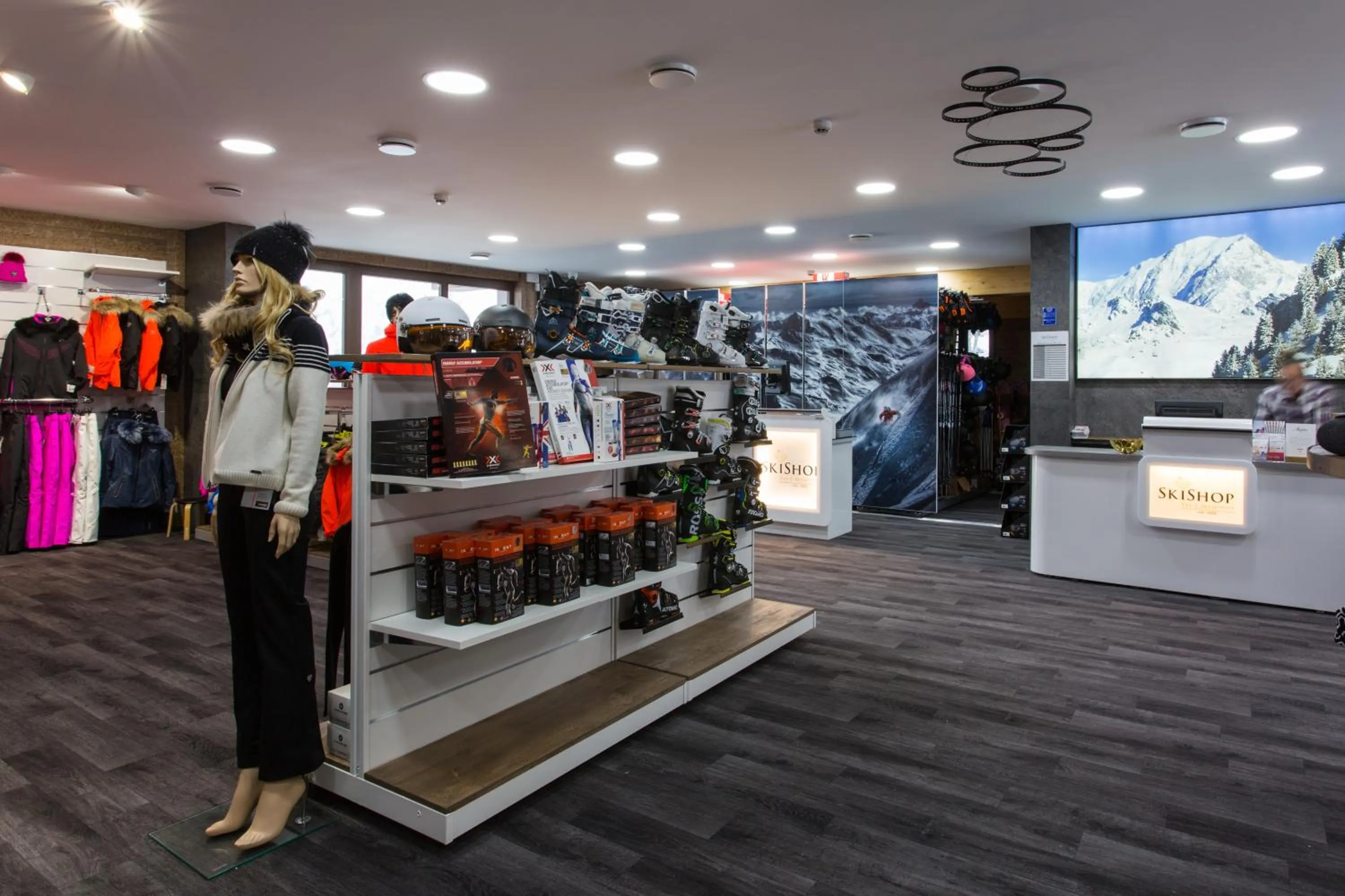 On-site shops in Hôtel Taj-I Mah by Les Etincelles