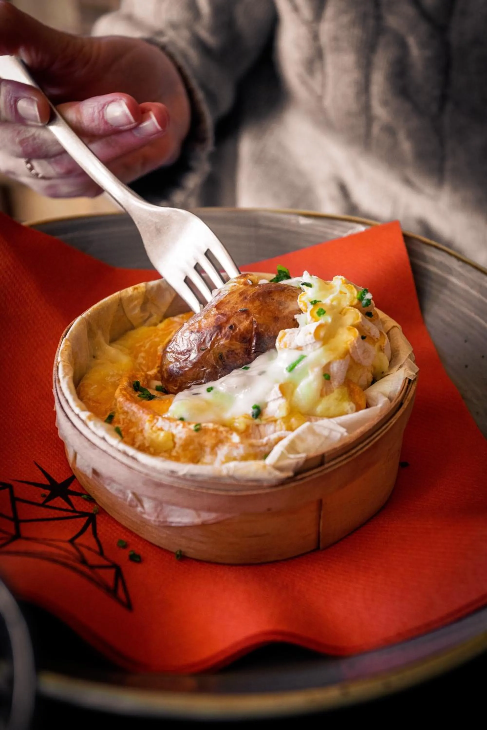 Restaurant/places to eat in Hôtel Taj-I Mah by Les Etincelles