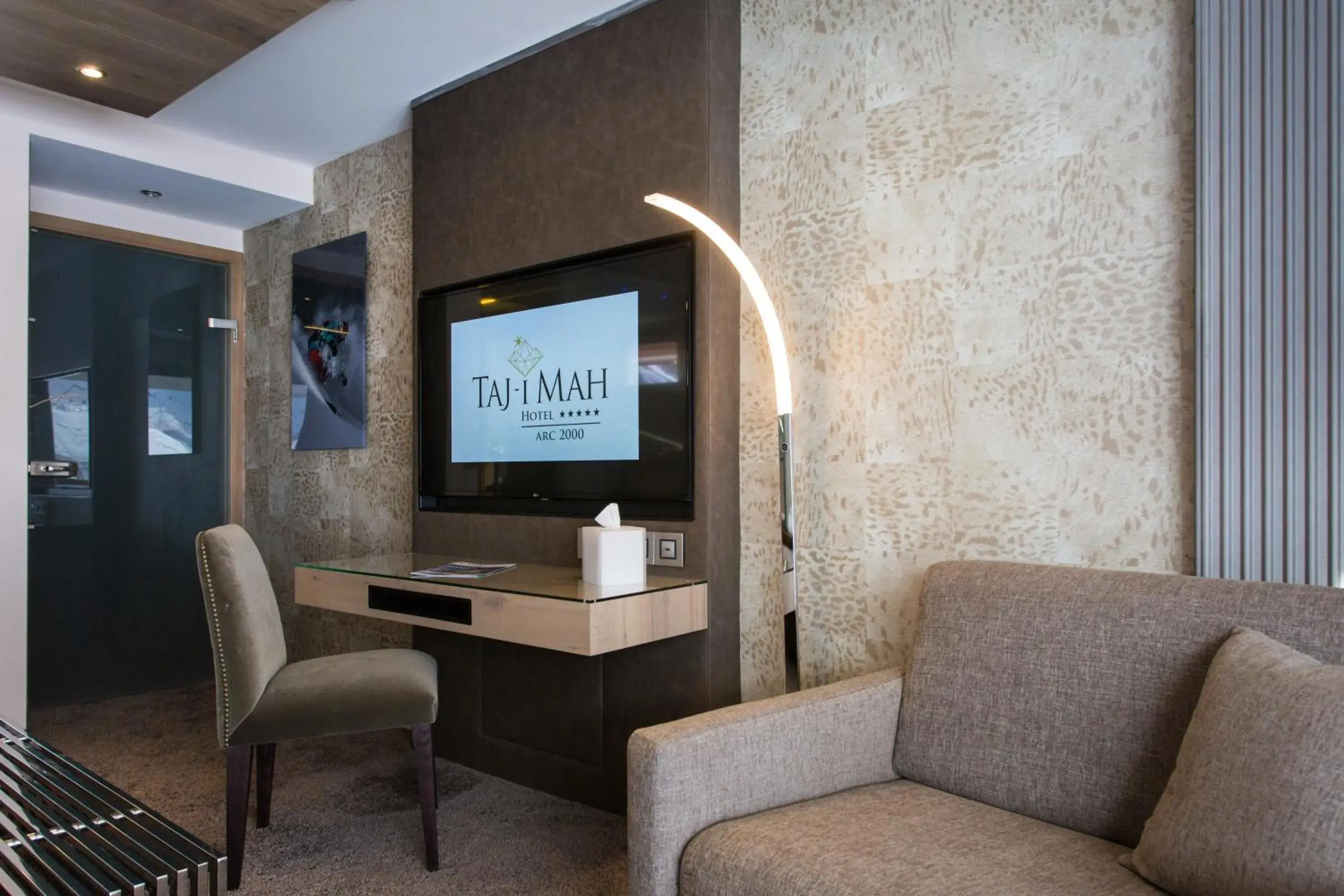 Privilege Room in Hôtel Taj-I Mah by Les Etincelles Privilege Room in Hôtel Taj-I Mah by Les Etincelles