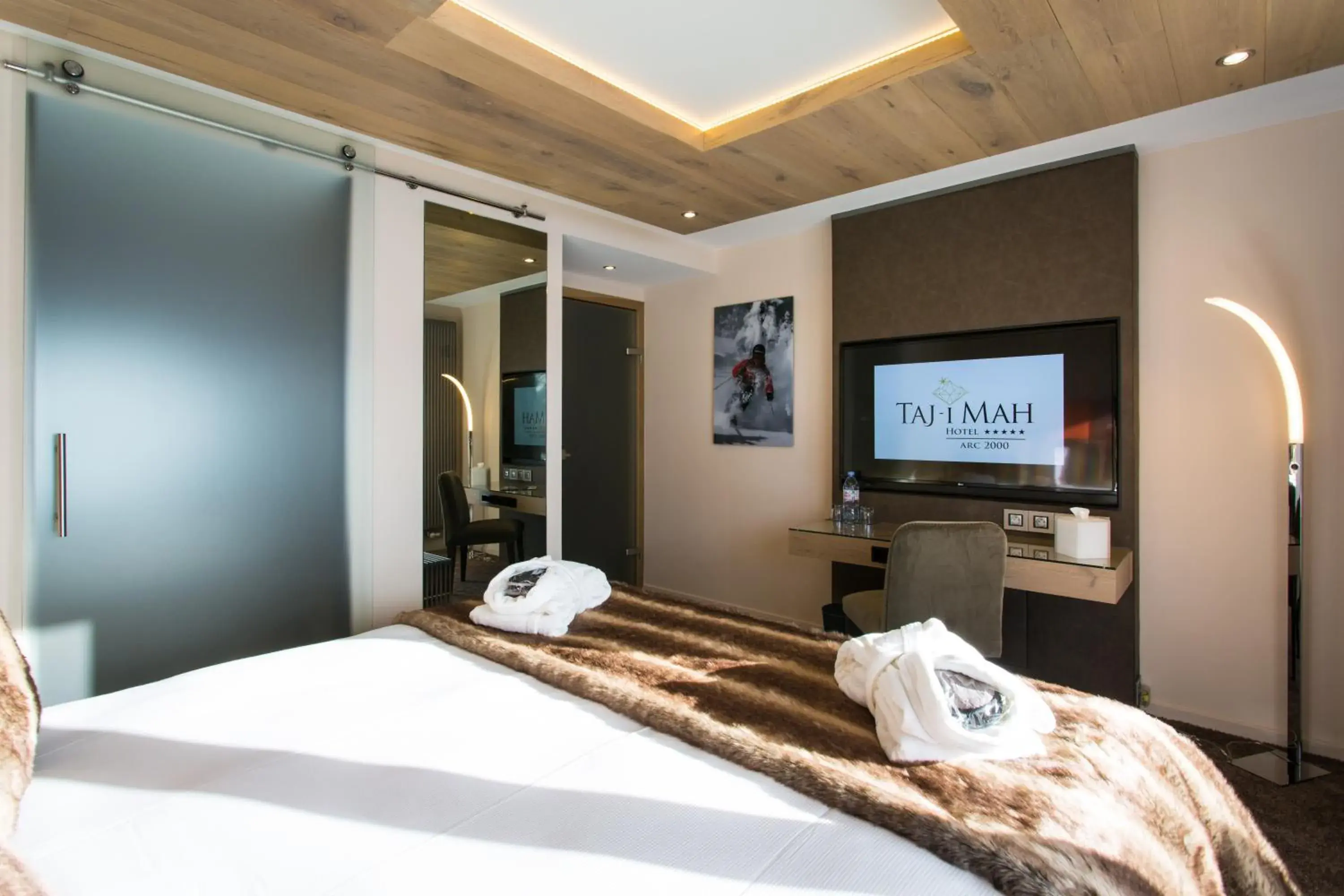 Classic Room in Hôtel Taj-I Mah by Les Etincelles Classic Room in Hôtel Taj-I Mah by Les Etincelles