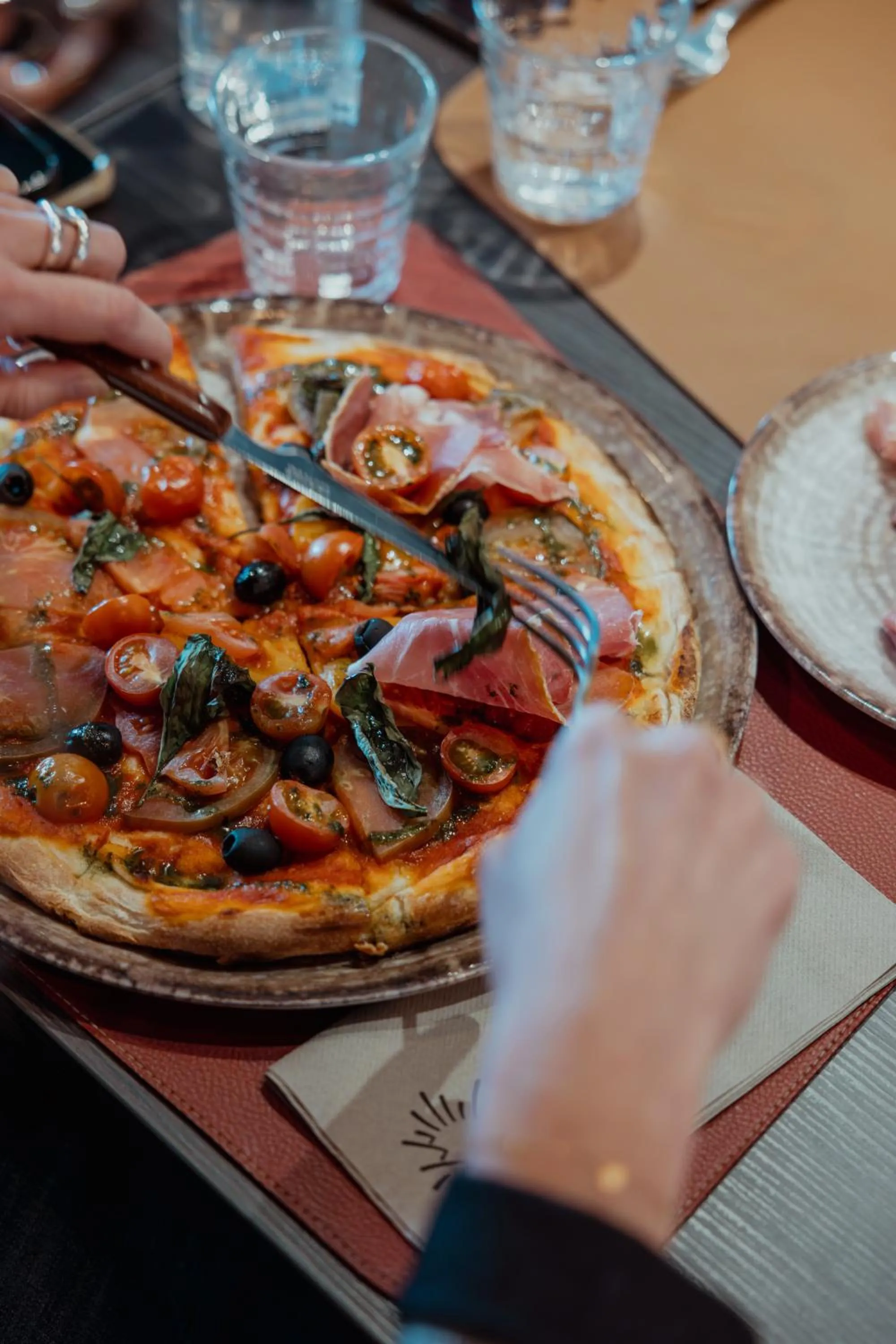 Restaurant/places to eat in Hôtel Taj-I Mah by Les Etincelles