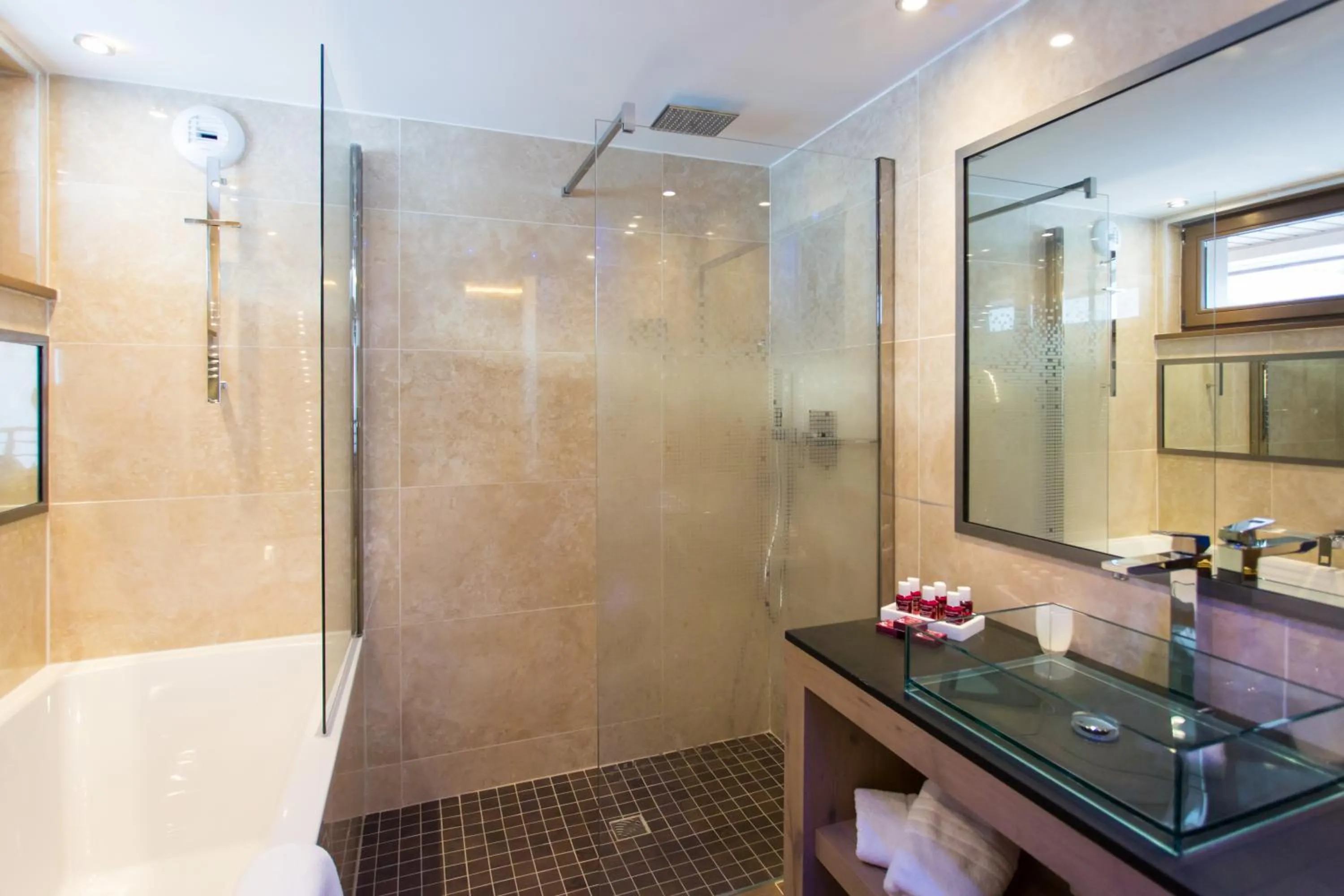 Bathroom in Hôtel Taj-I Mah by Les Etincelles