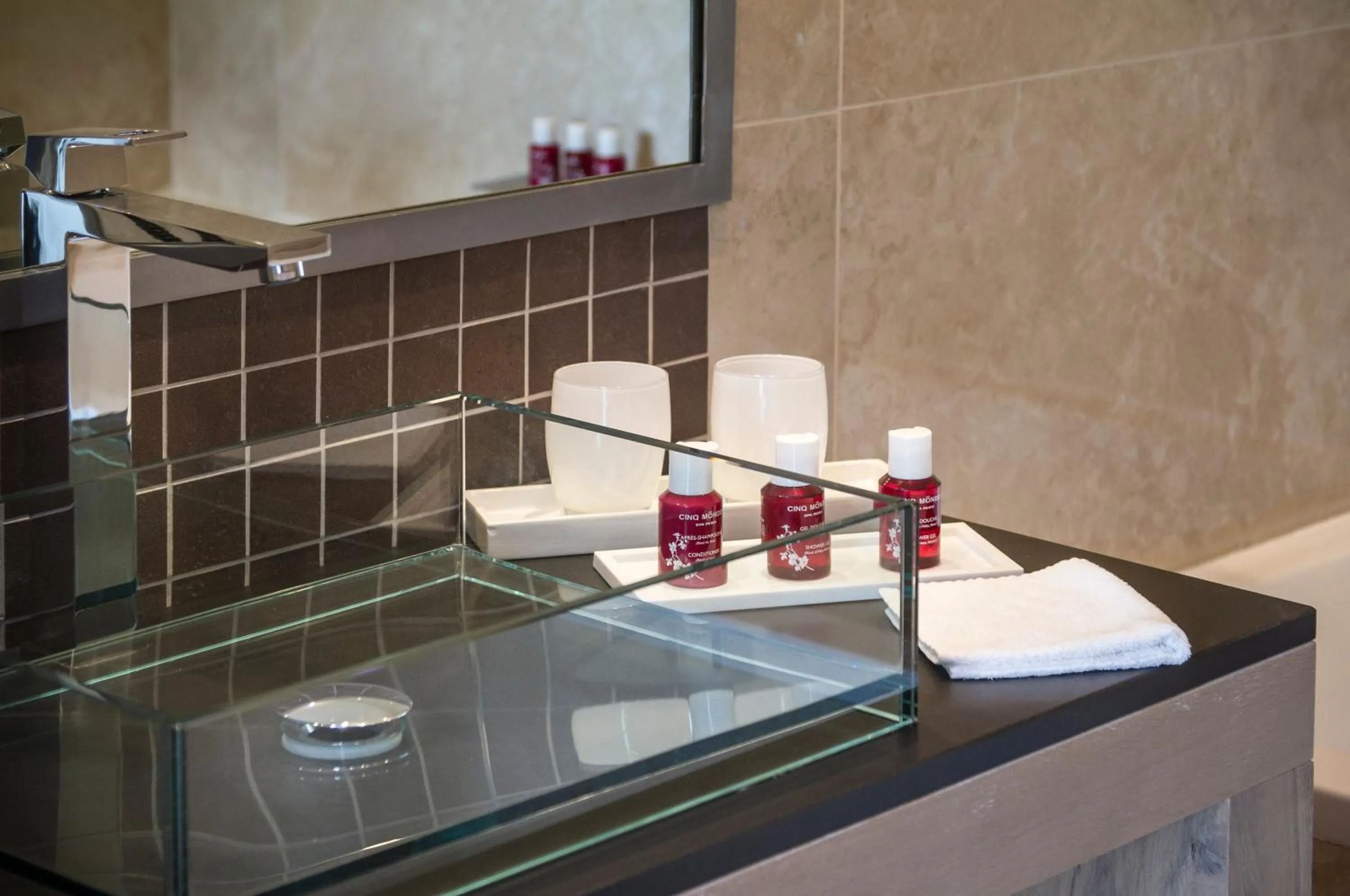 Bathroom in Hôtel Taj-I Mah by Les Etincelles