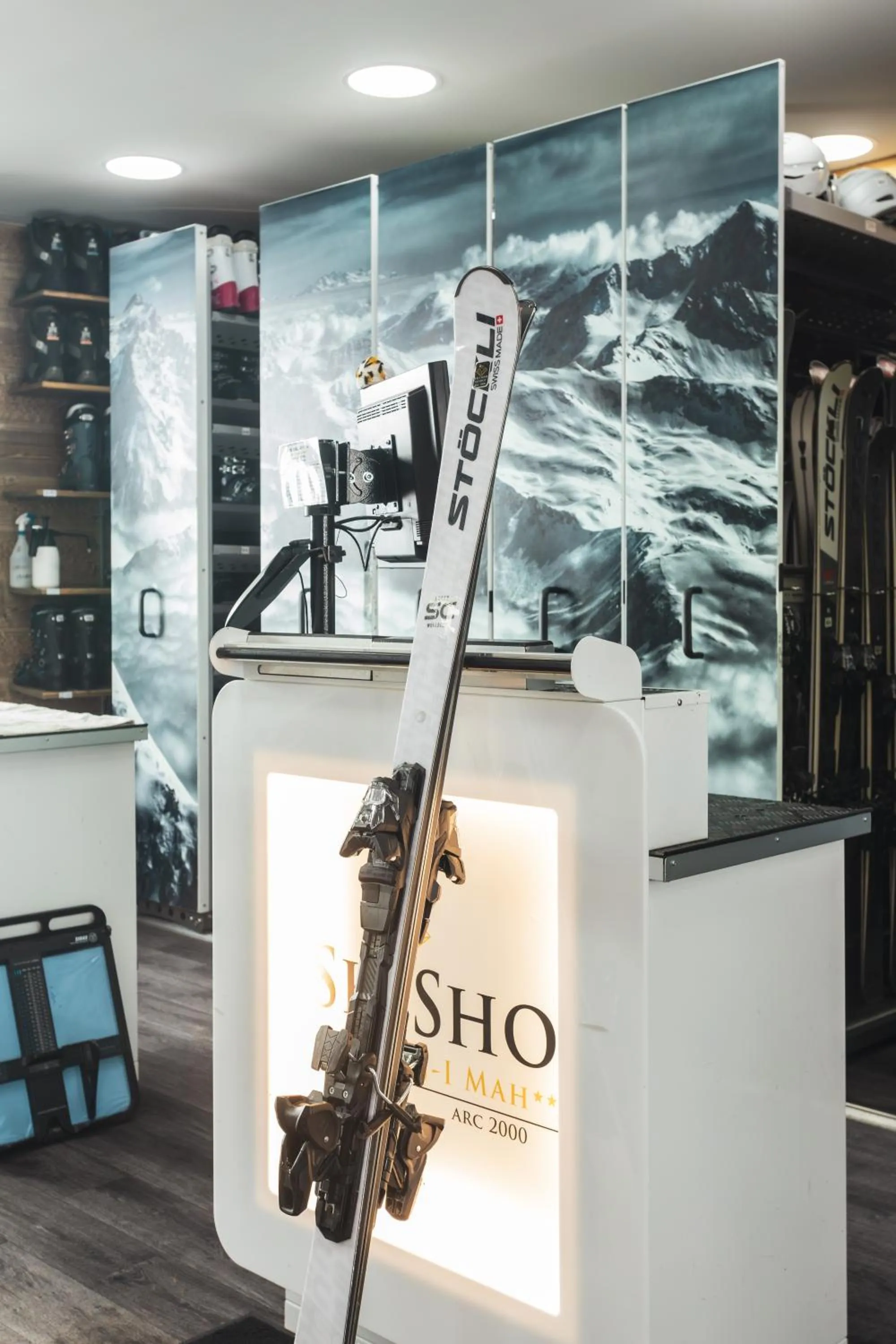 Skiing in Hôtel Taj-I Mah by Les Etincelles