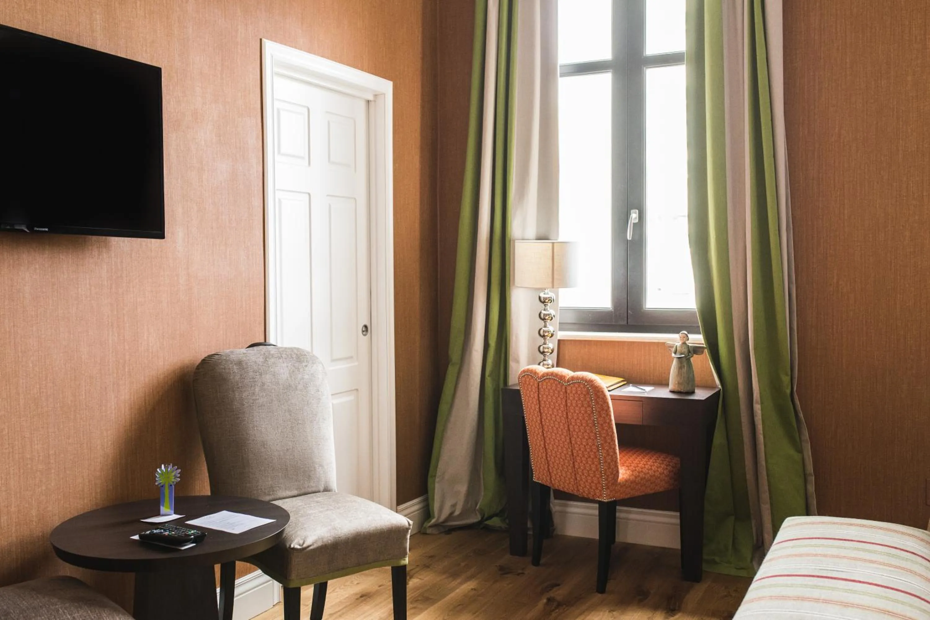 Seating area, Bed in Vmaison Hotel Messina