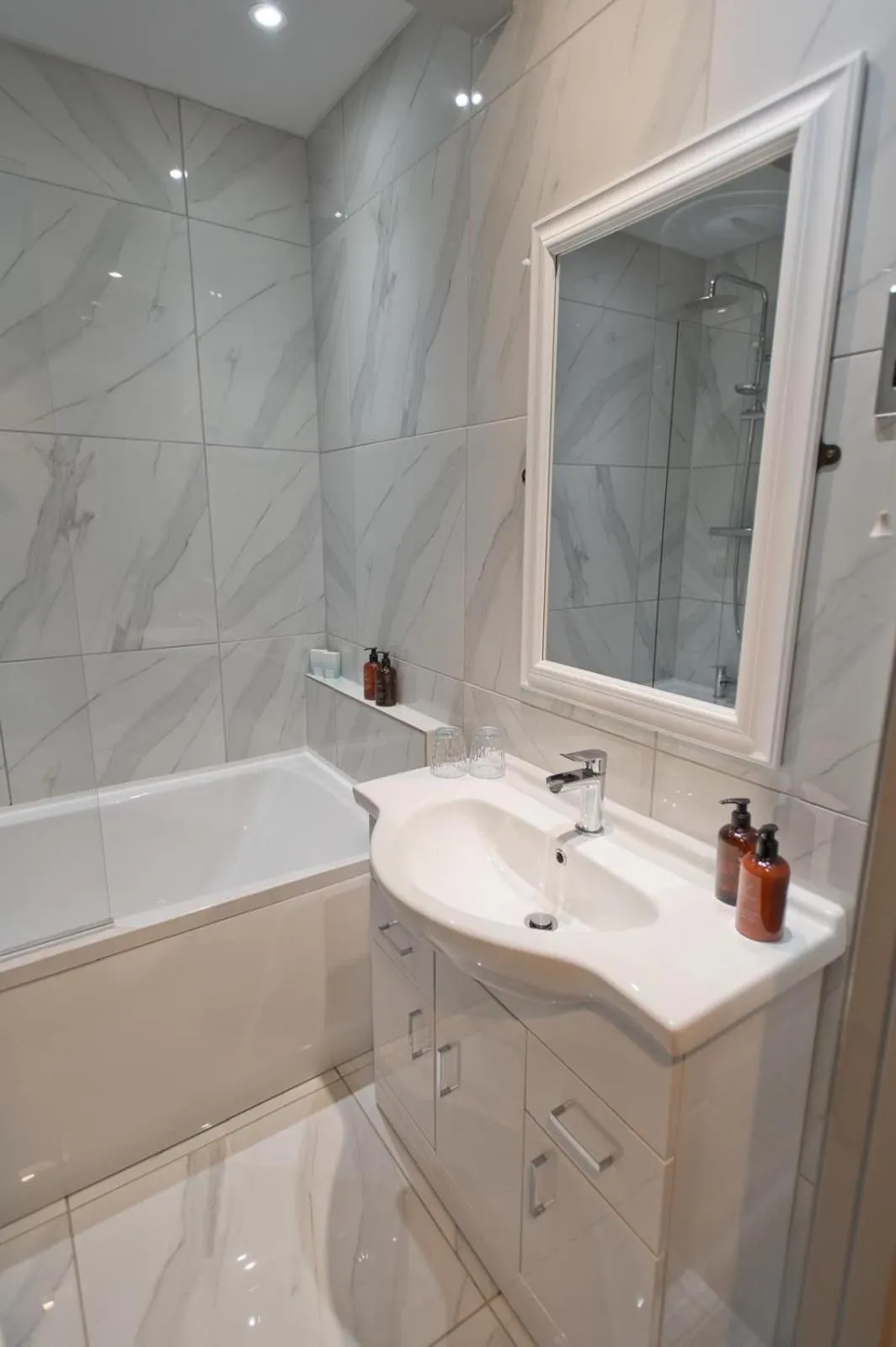 Bathroom in Glewstone Court Country House Hotel