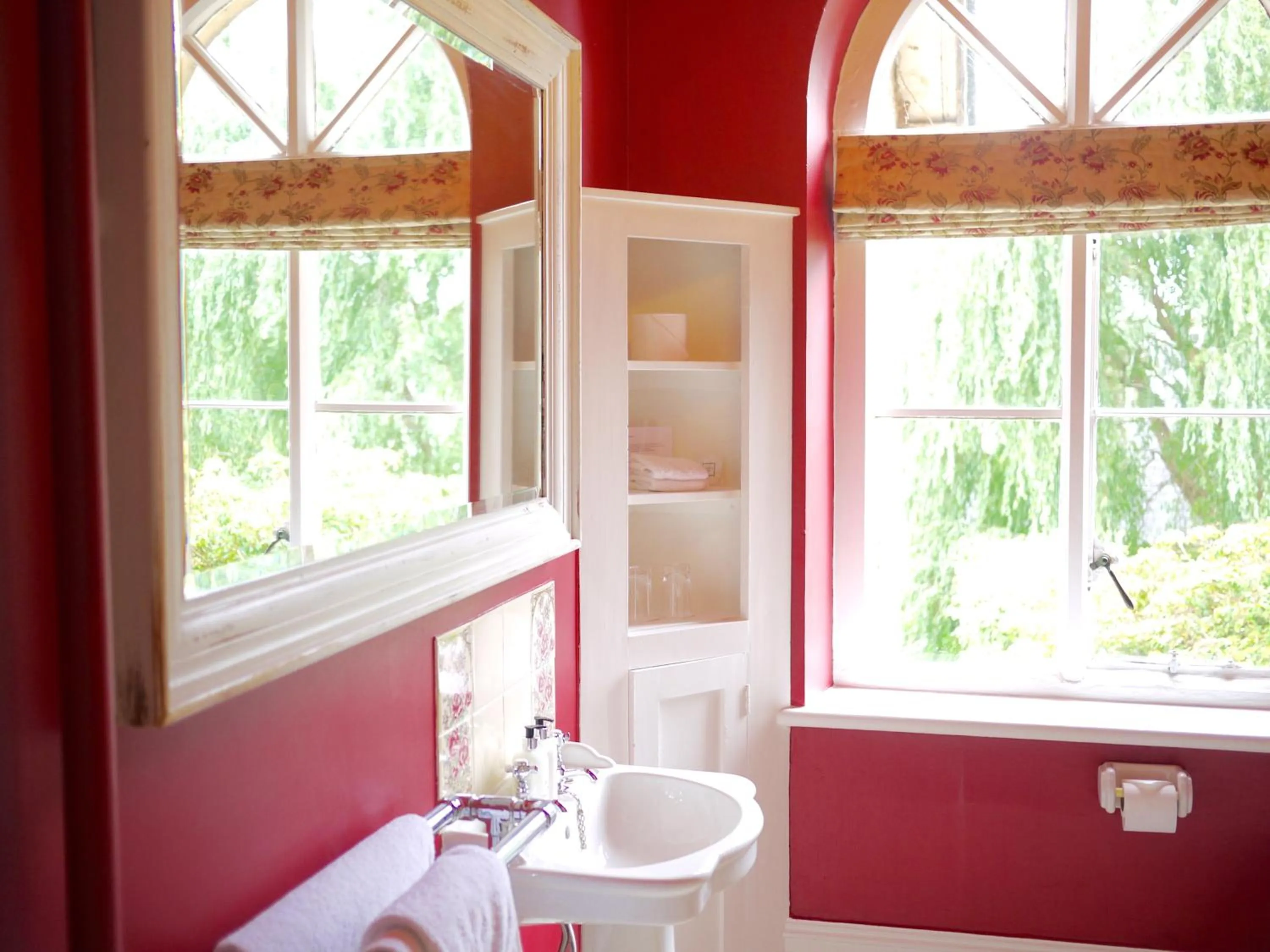 Bathroom in Glewstone Court Country House Hotel