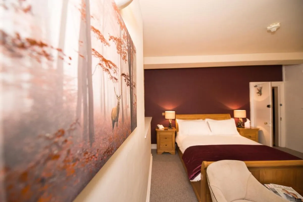 Bed in Glewstone Court Country House Hotel