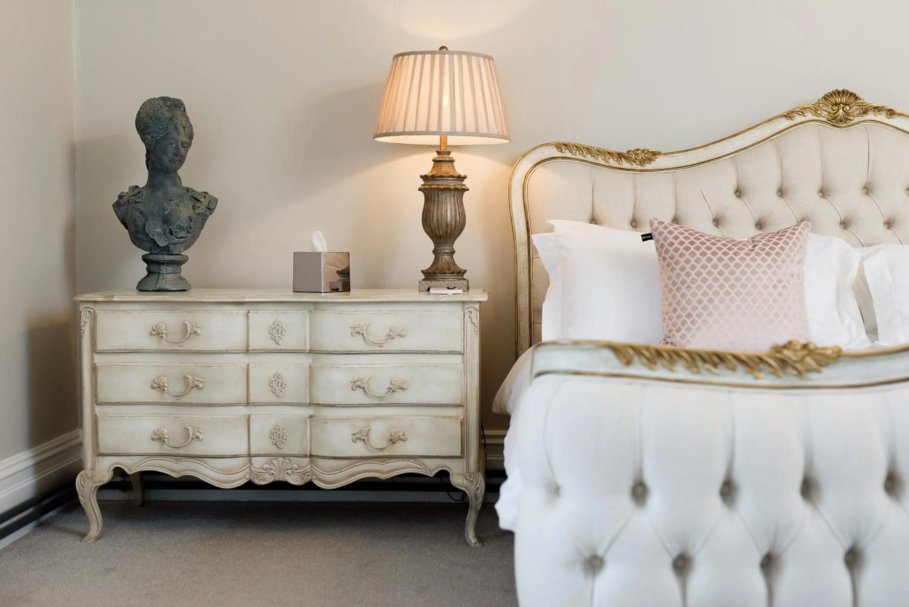 Bed in Glewstone Court Country House Hotel