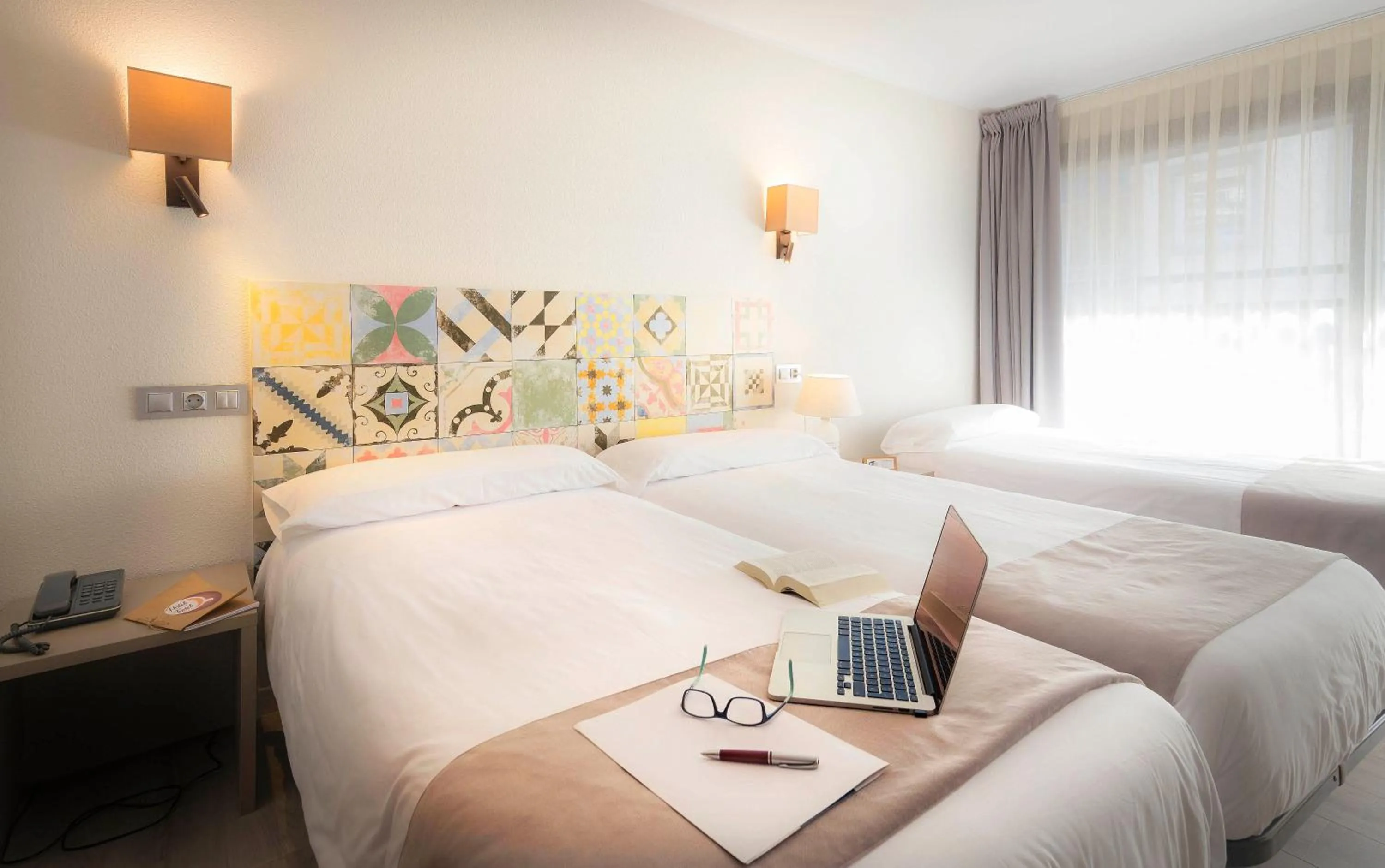 Photo of the whole room, Bed in Tudel