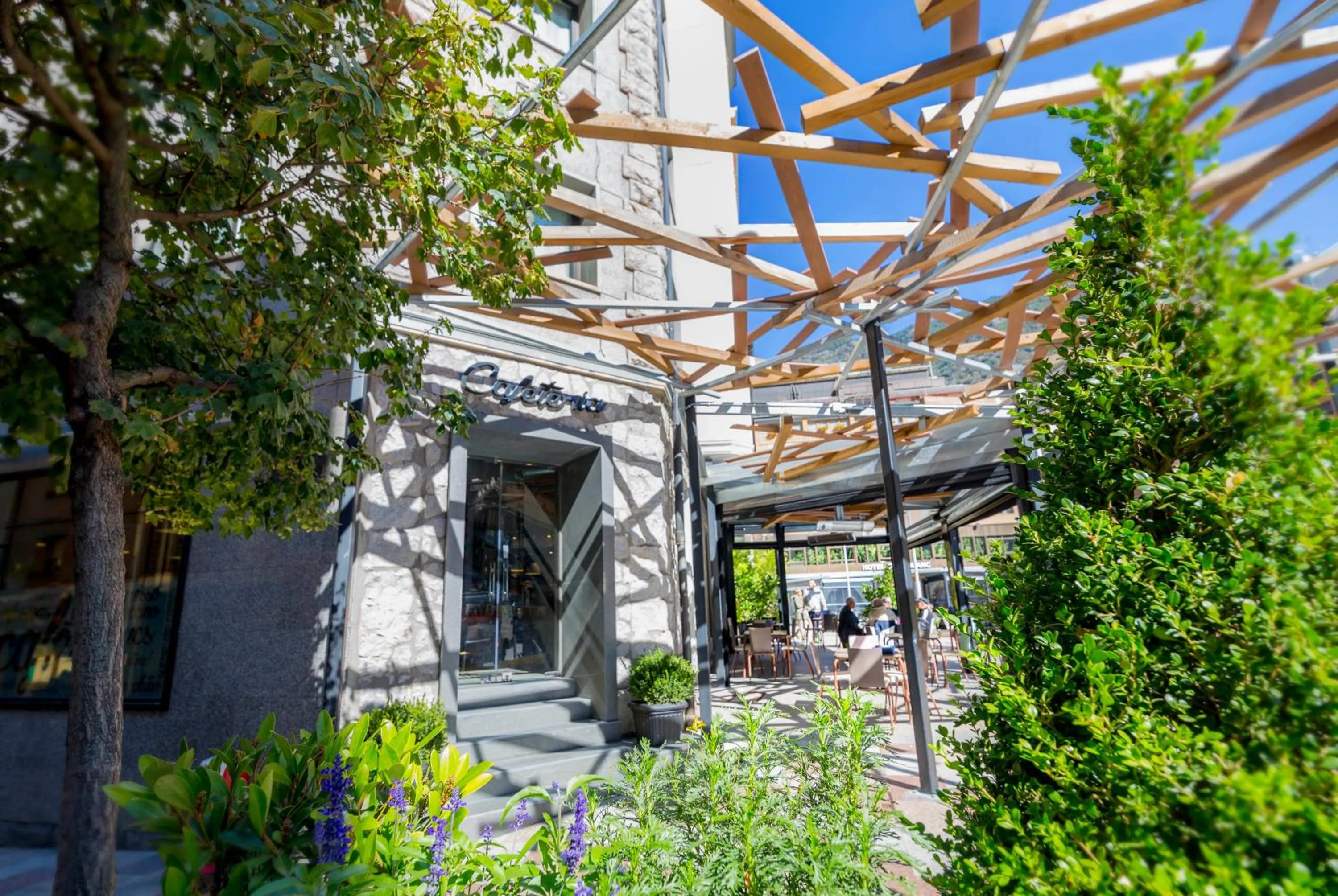 Facade/entrance in Tudel