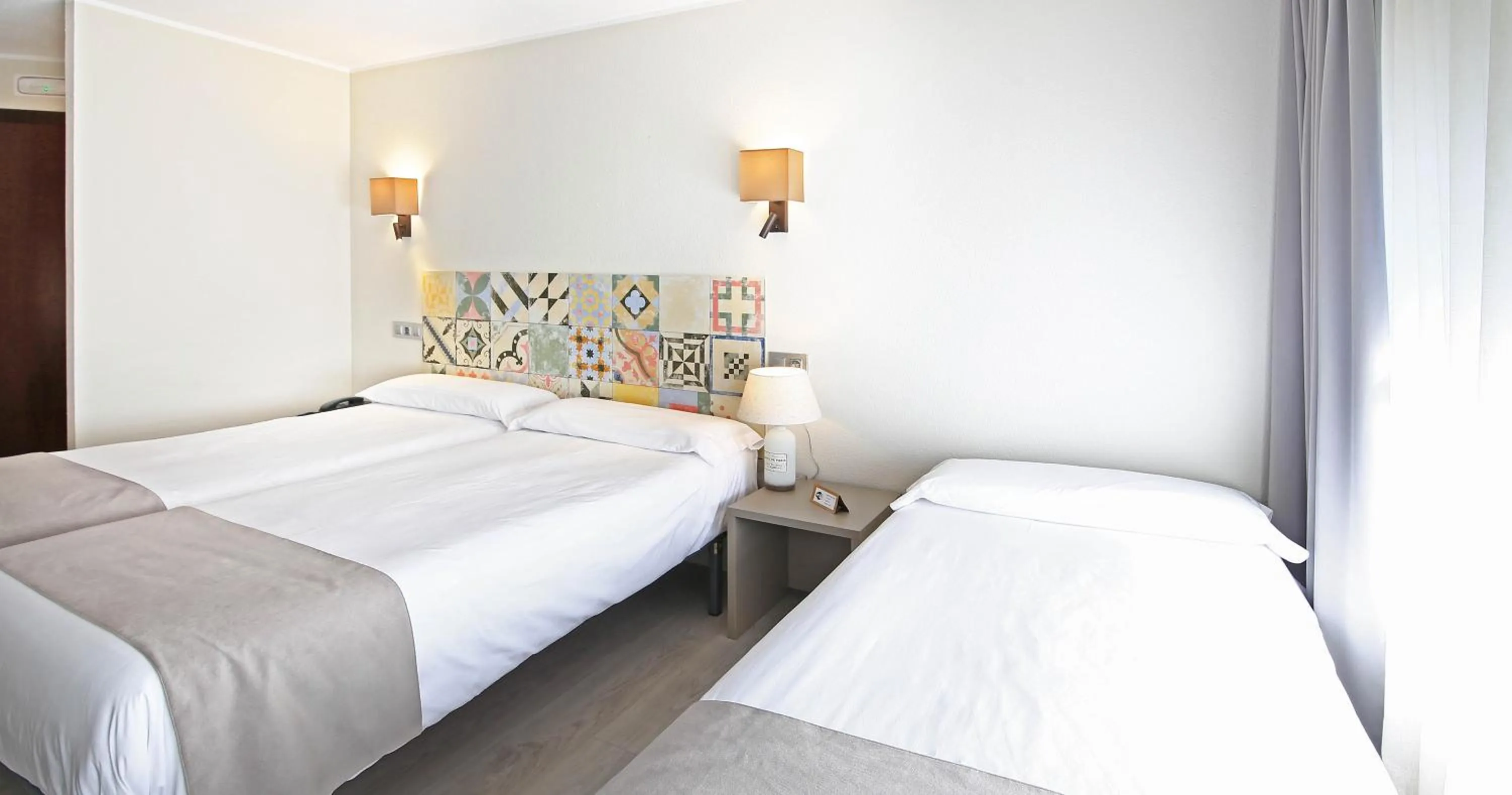 Photo of the whole room, Bed in Tudel