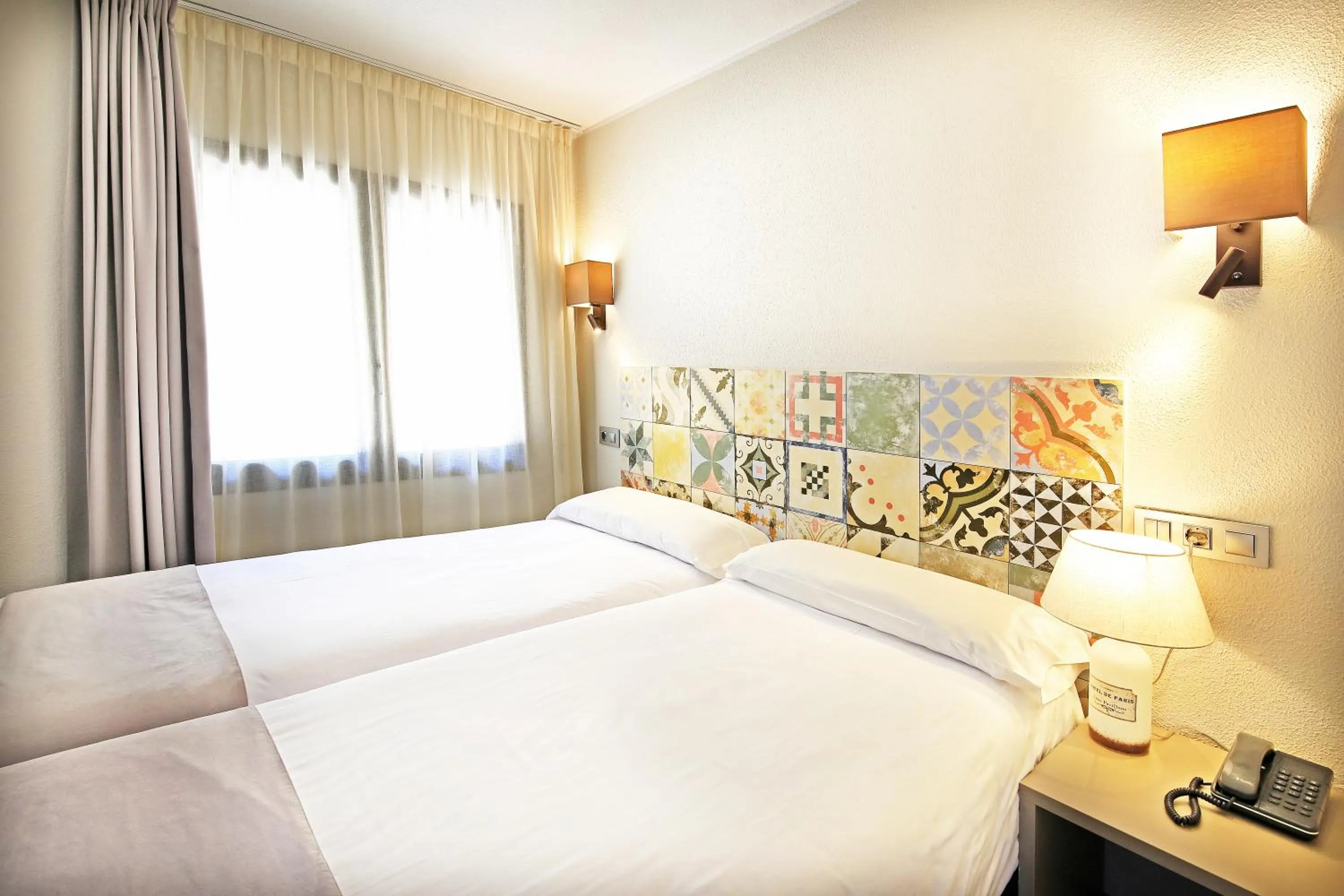 Photo of the whole room, Bed in Tudel