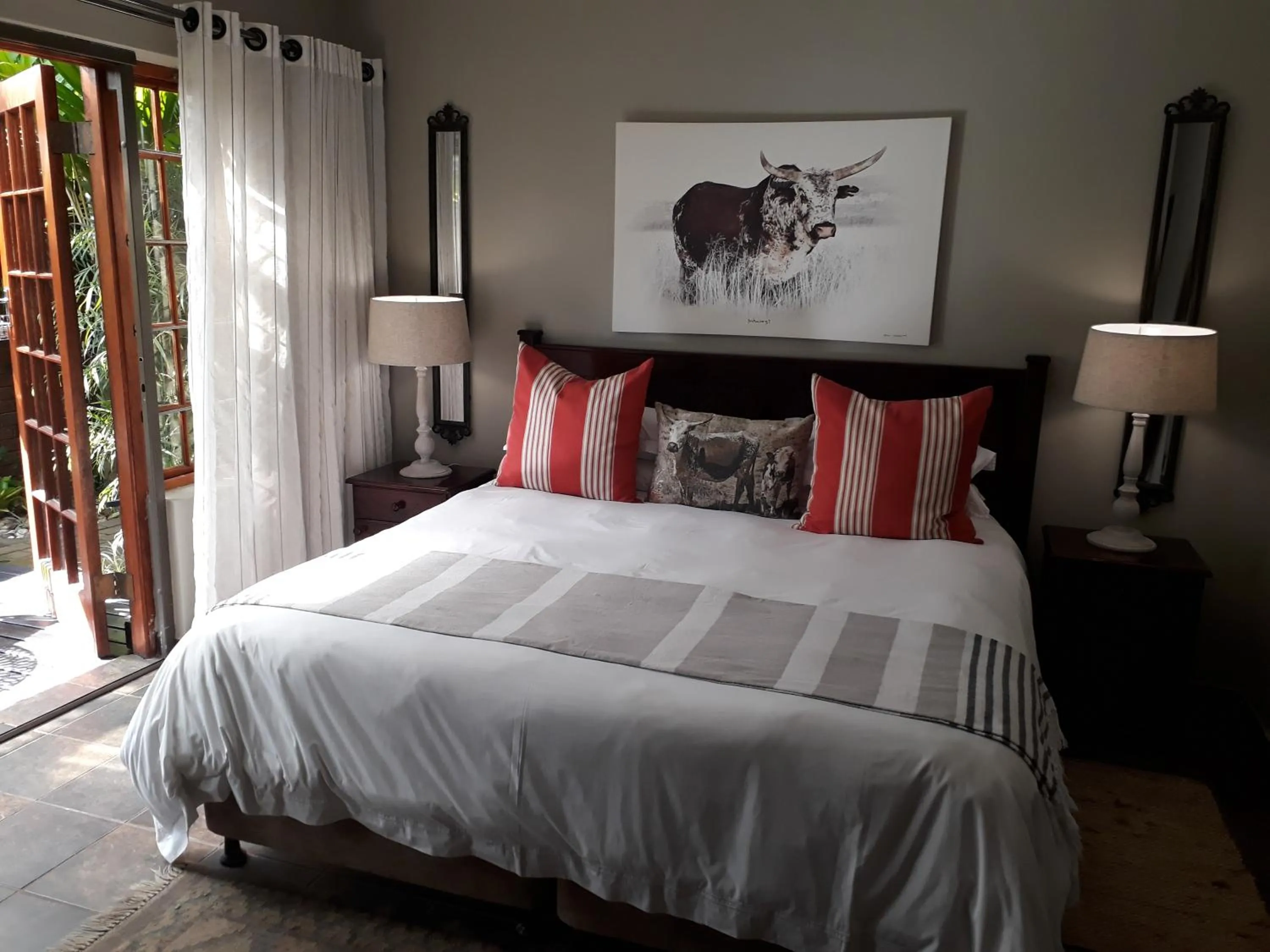 Photo of the whole room, Bed in The Sandpiper