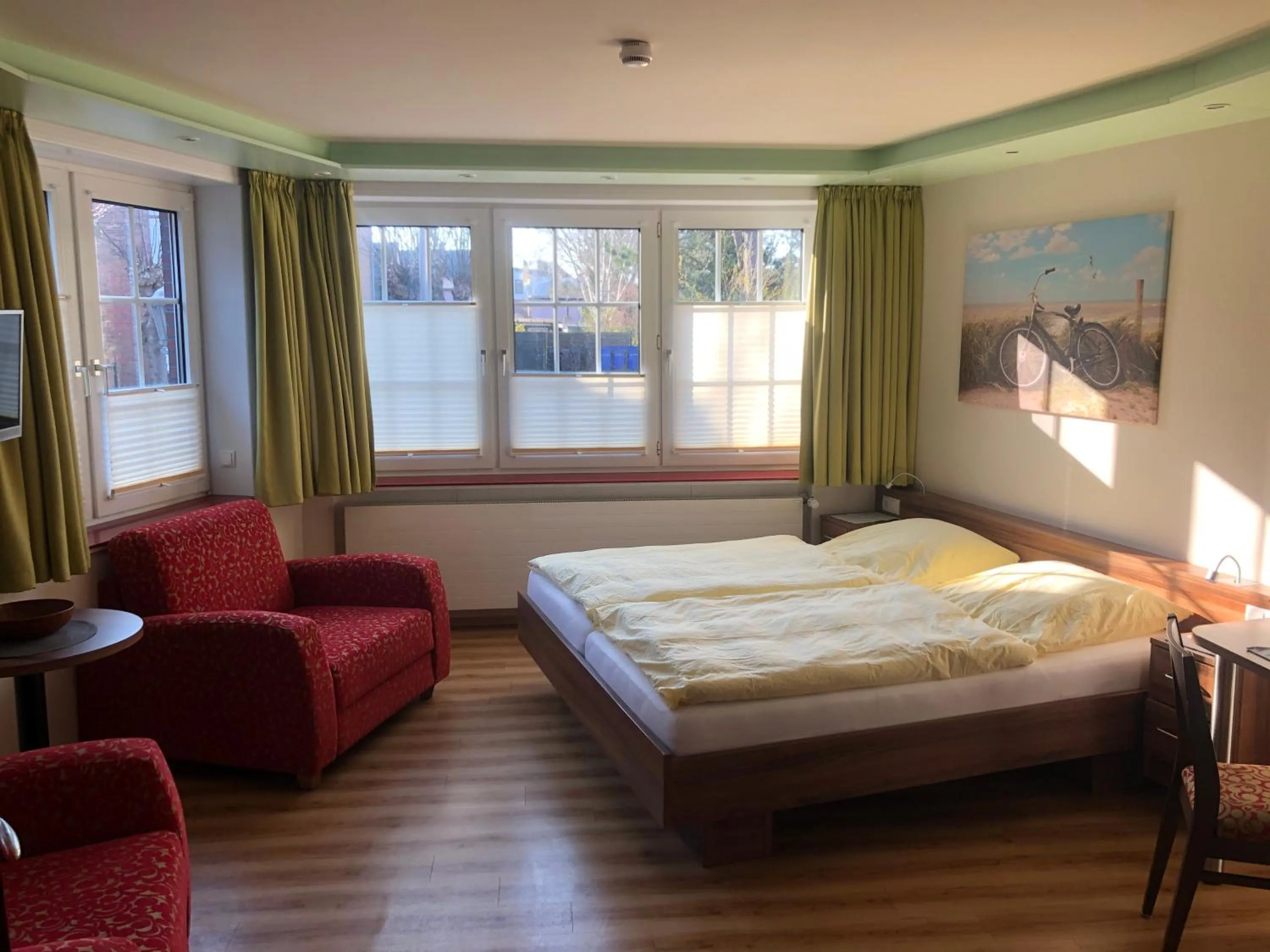 Photo of the whole room, Bed in Gästehaus Janßen