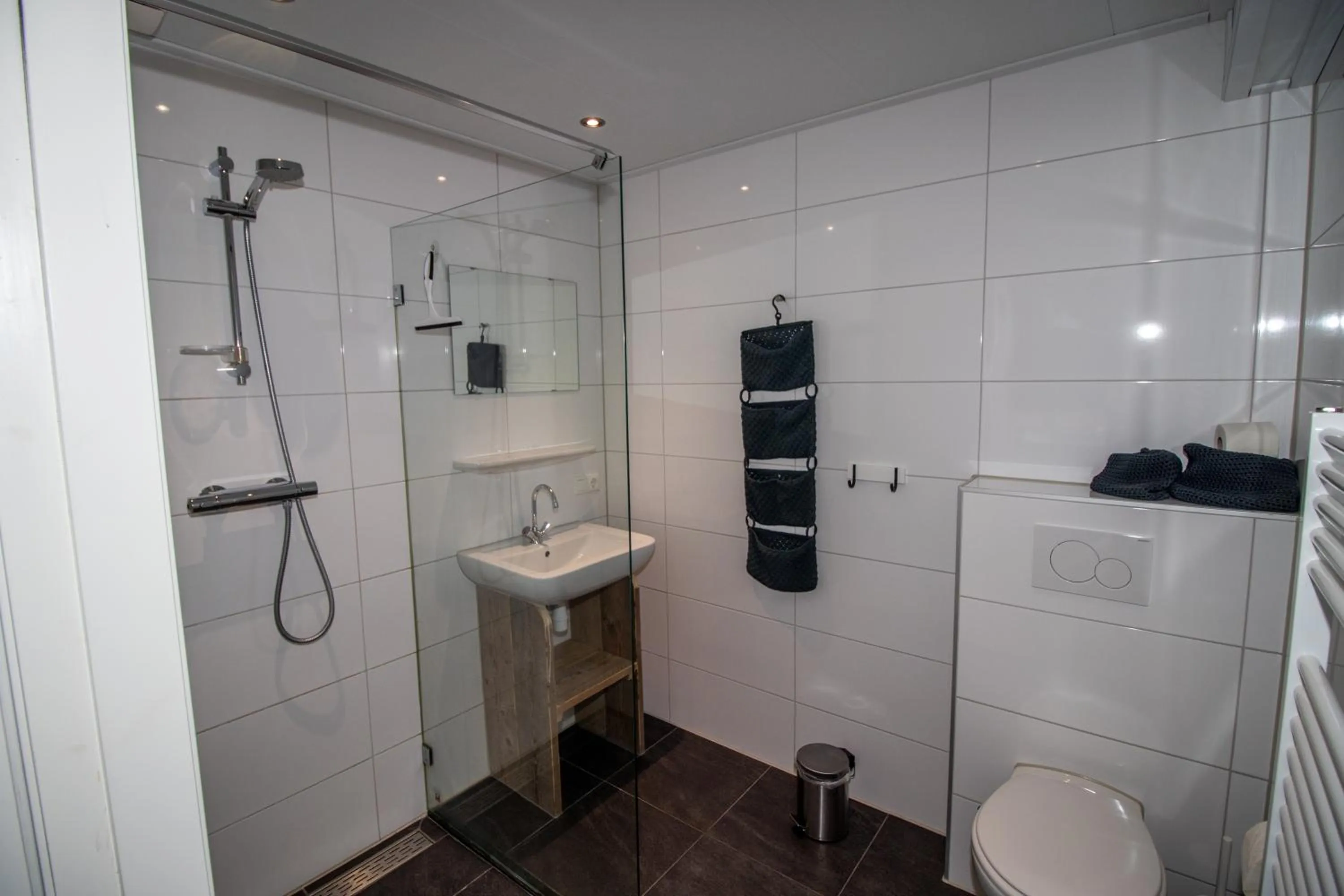 Shower in B&B Aangenaam - Olde Horst Diever