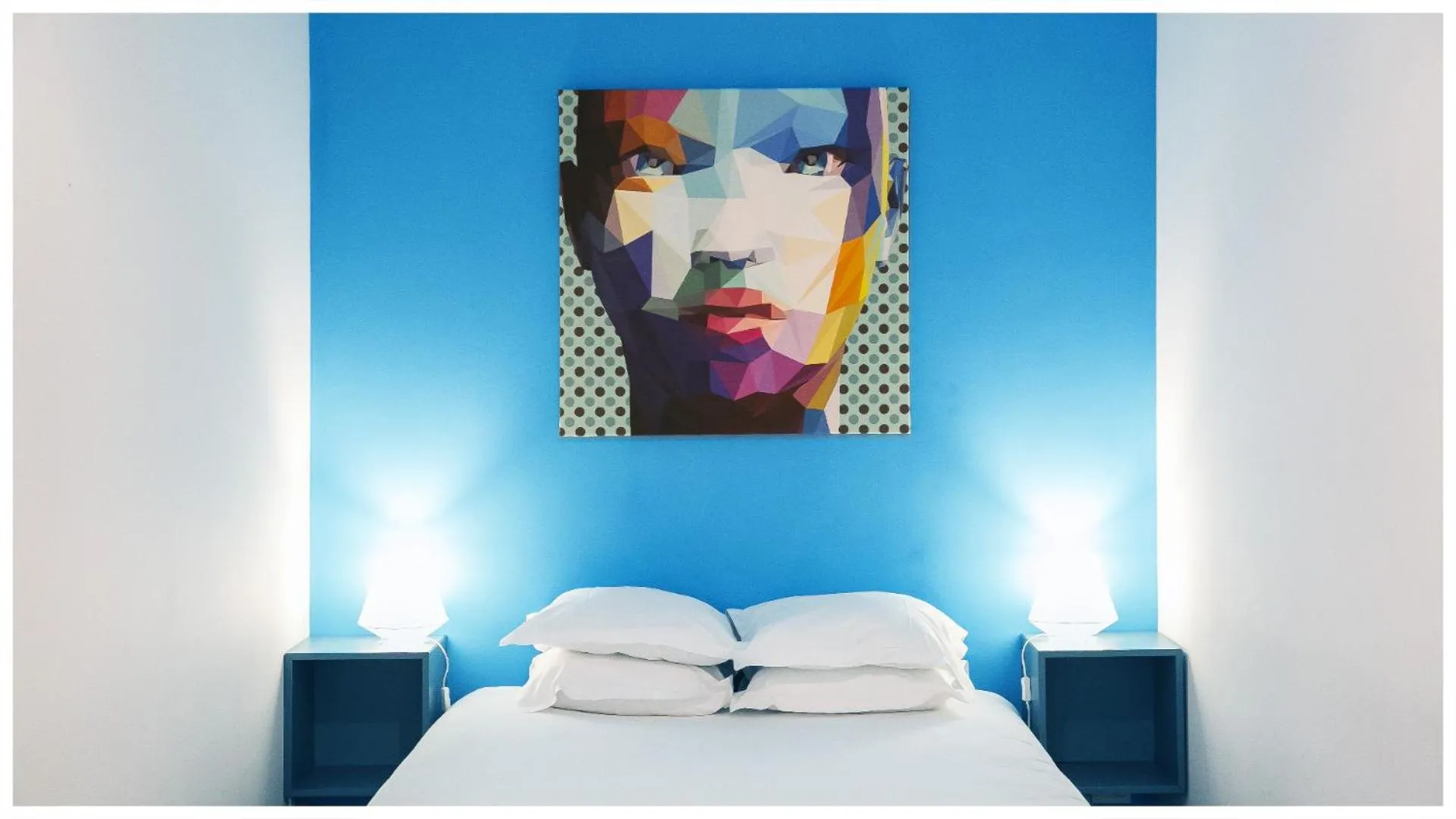 Photo of the whole room, Bed in URBAN LOFT & SPA Marseille