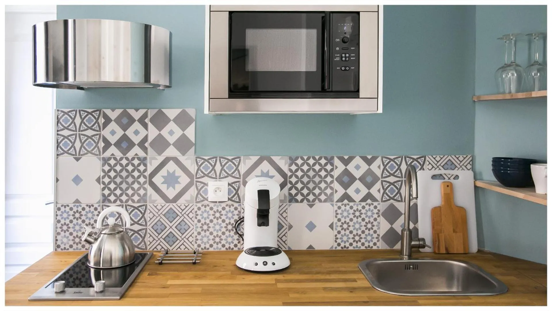 Kitchen or kitchenette in URBAN LOFT & SPA Marseille