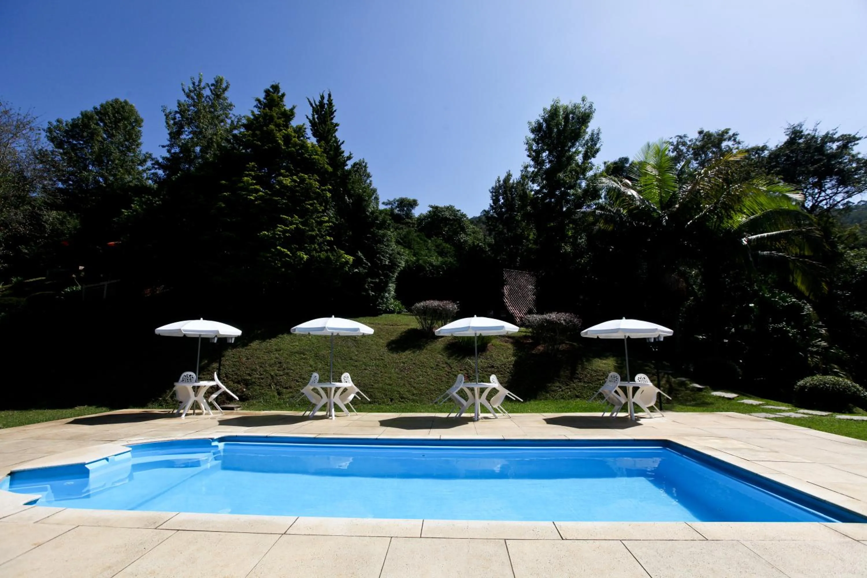 Pool view in Pousada Alpes