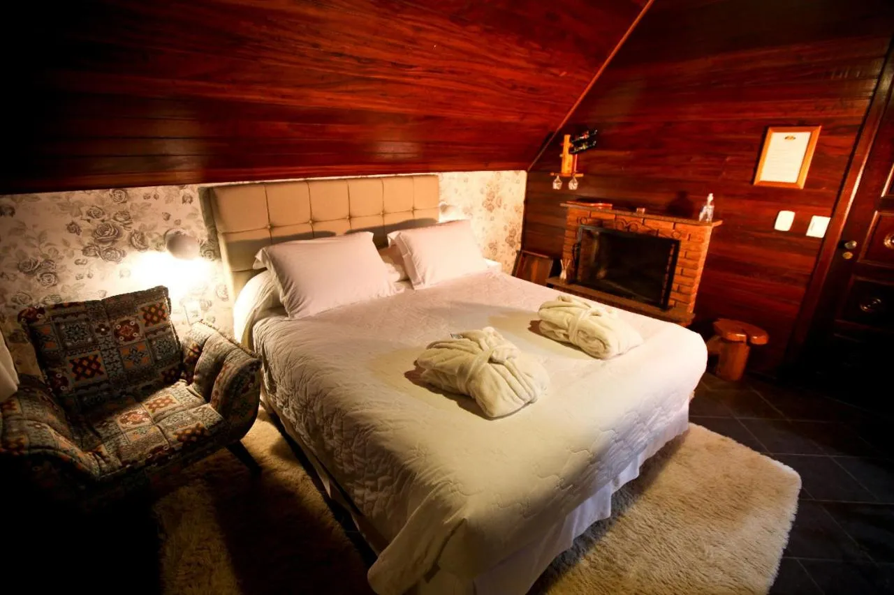 Photo of the whole room, Bed in Pousada Alpes