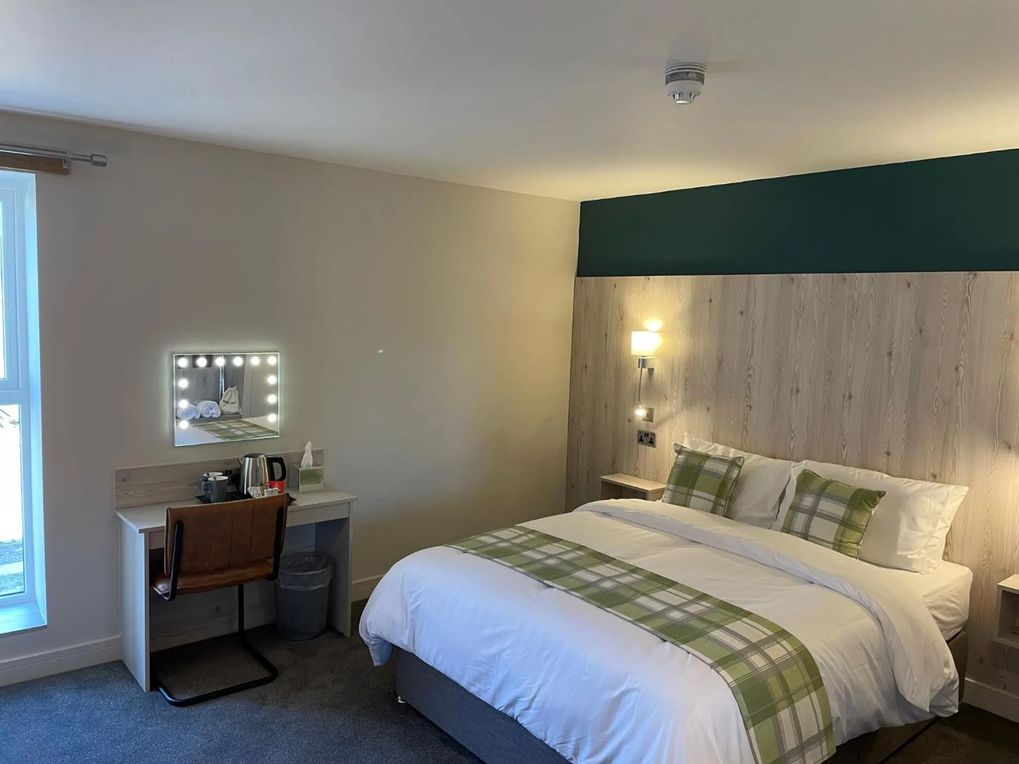 Photo of the whole room, Bed in The White Horse