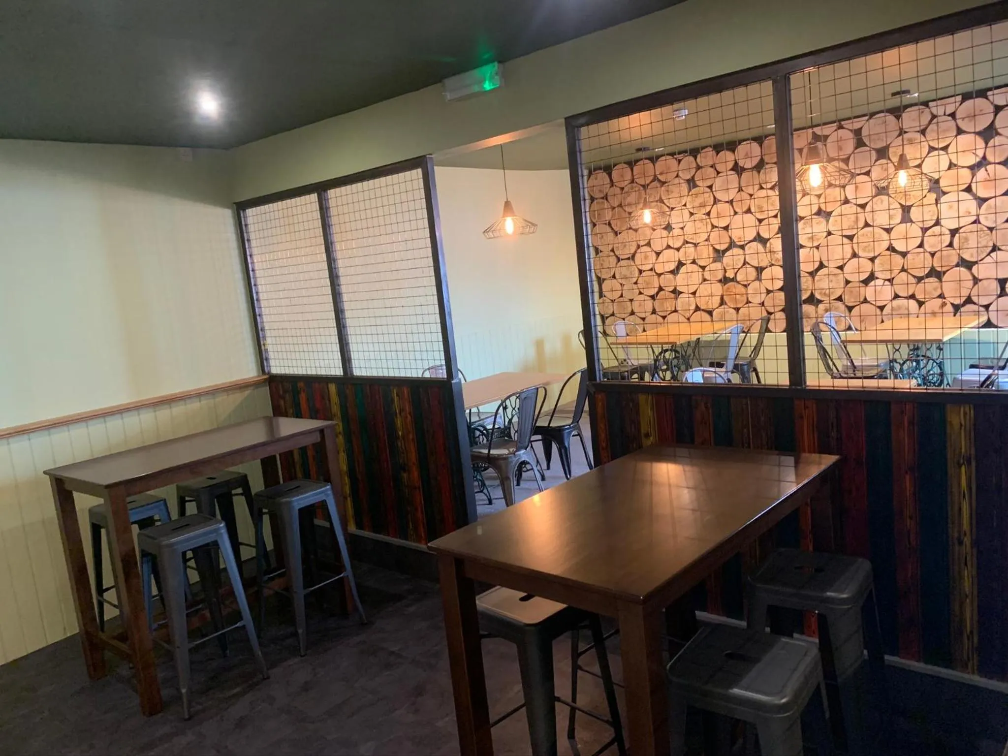 Restaurant/places to eat in The White Horse