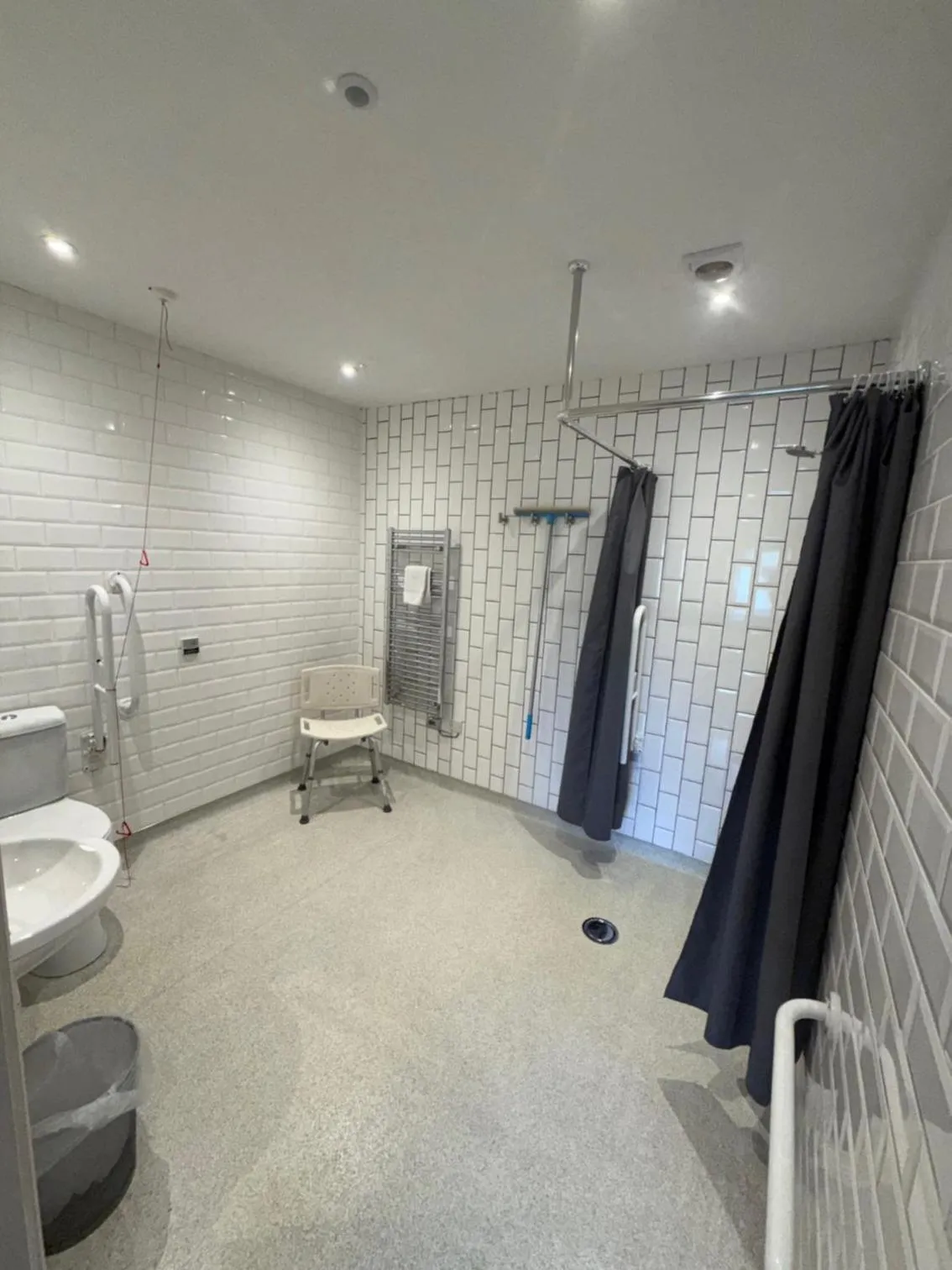 Shower in The White Horse