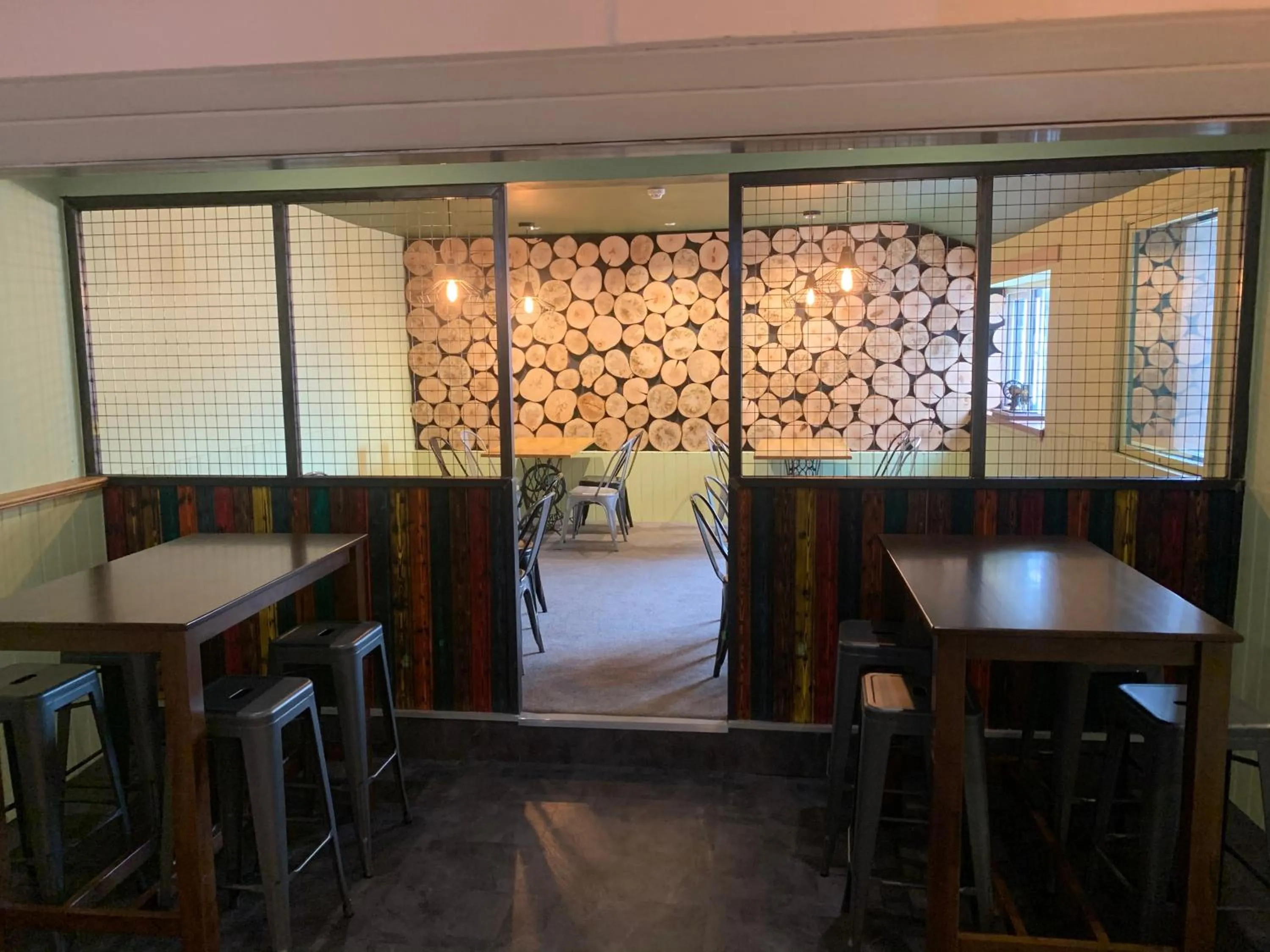 Restaurant/places to eat in The White Horse