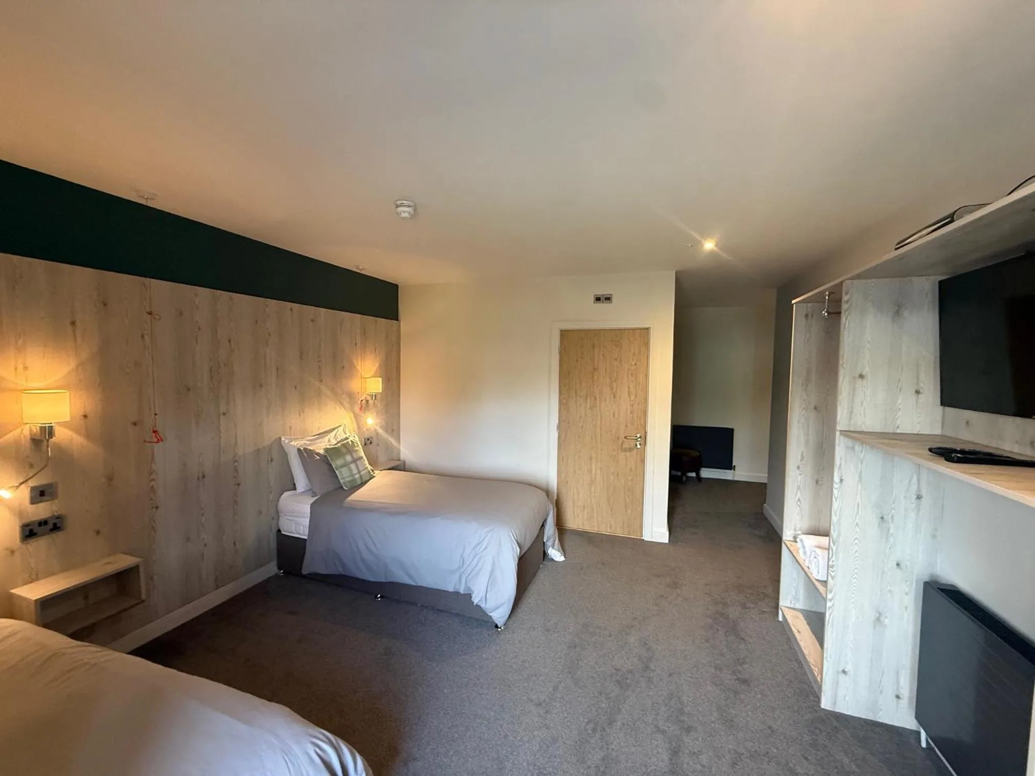 Photo of the whole room, Bed in The White Horse