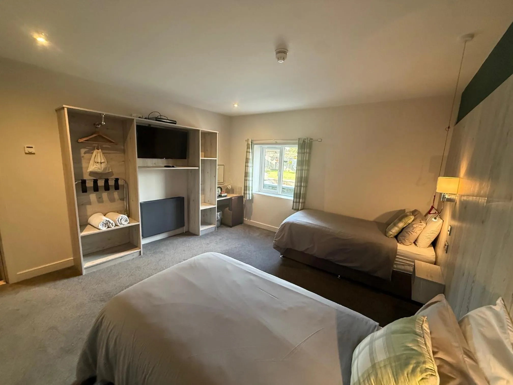 Photo of the whole room, Bed in The White Horse