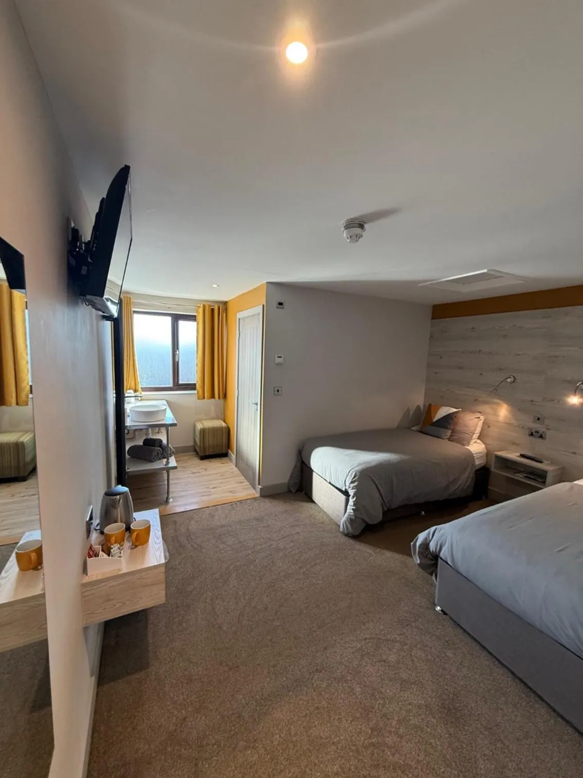 Photo of the whole room, Bed in The White Horse