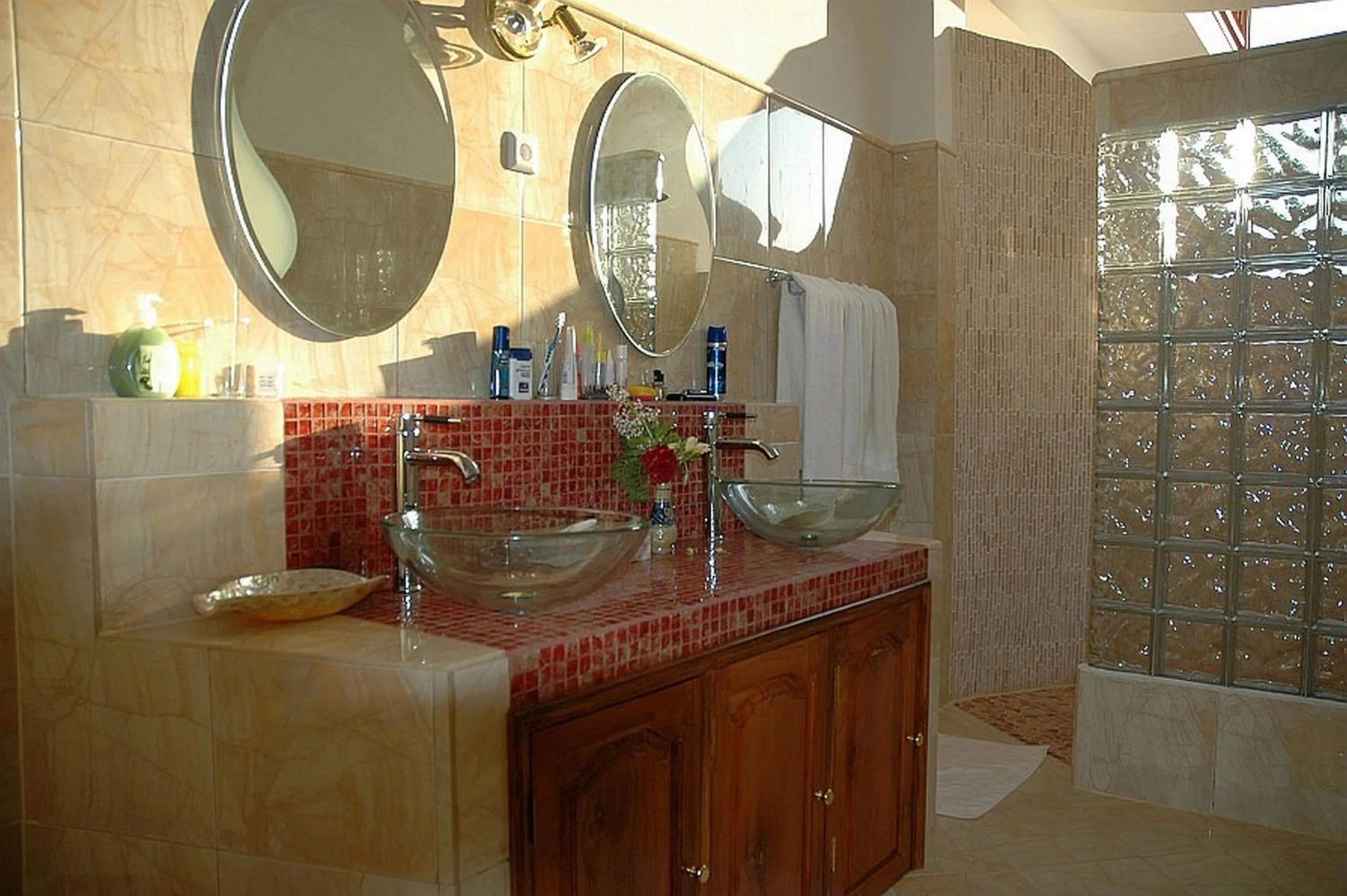 Shower in Villa Jakaranda and Villa Marakuya