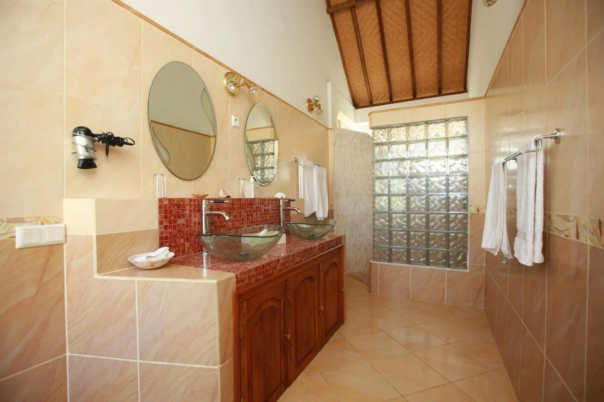 Bathroom in Villa Jakaranda and Villa Marakuya