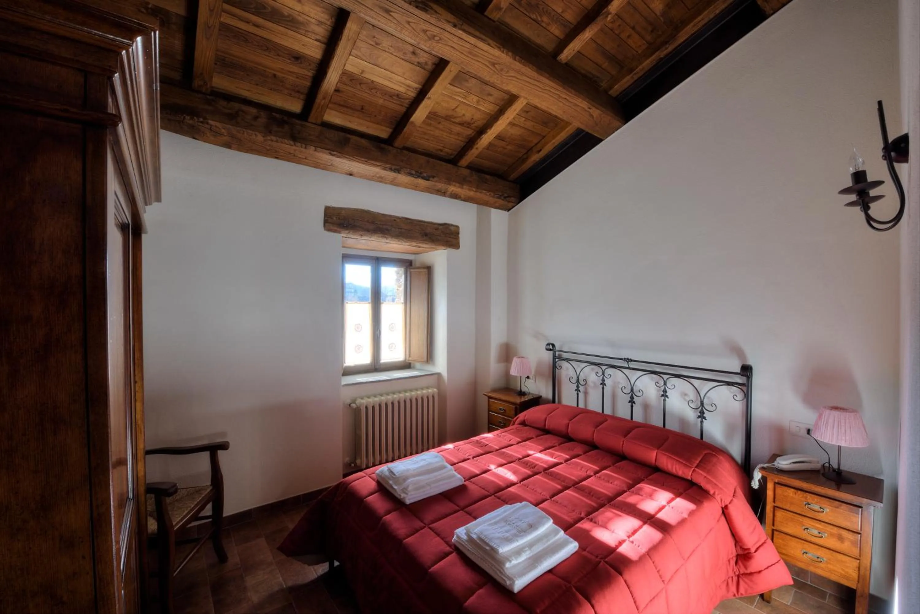 Bed in Borgotufi Albergo Diffuso